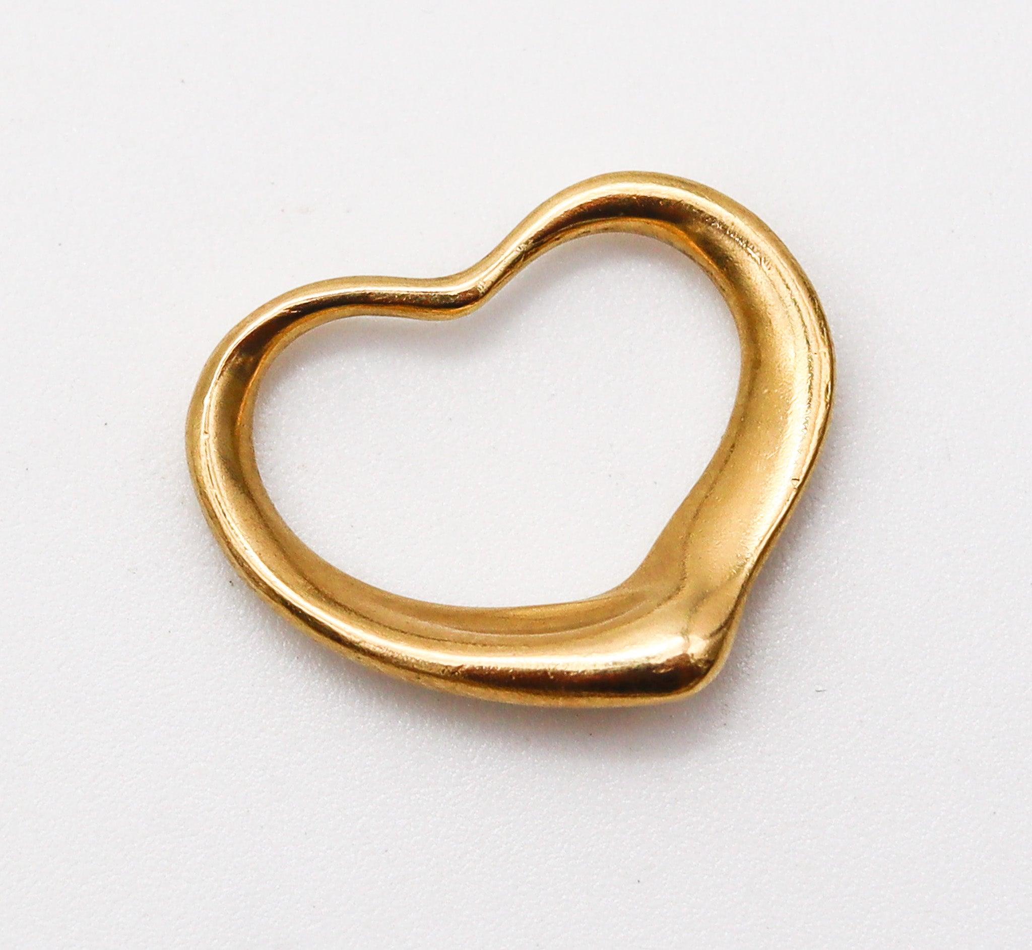 Modernist TIFFANY & CO. Vintage Elsa Peretti Medium Open Heart Pendant In 18Kt Yellow Gold For Sale