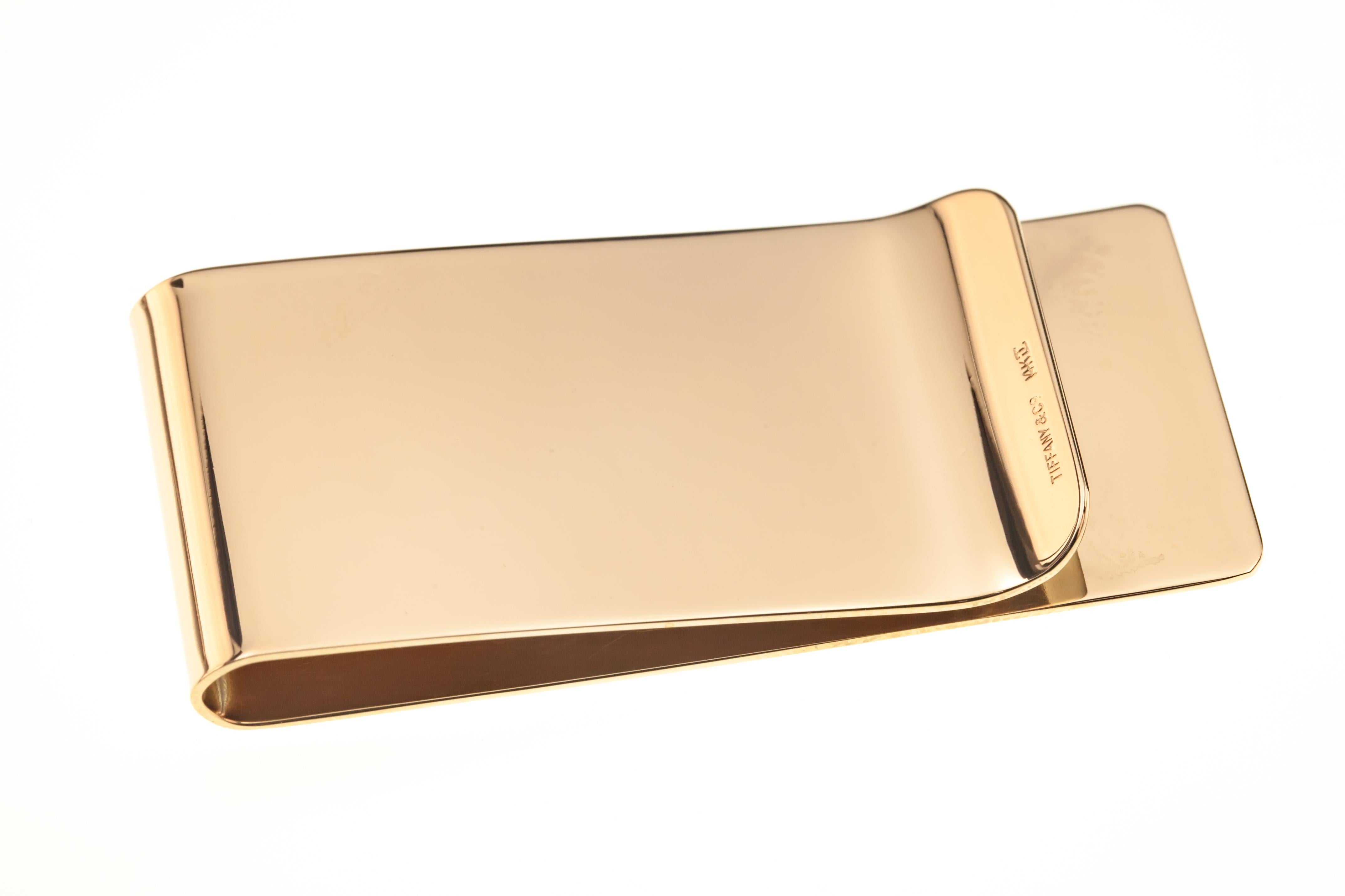 Gorgeous Yellow Gold Money clip by Tiffany & Co.
14k Yellow Gold
Total Length = 55 mm
Total Width = 26 mm
Total Mass = 24.3 grams