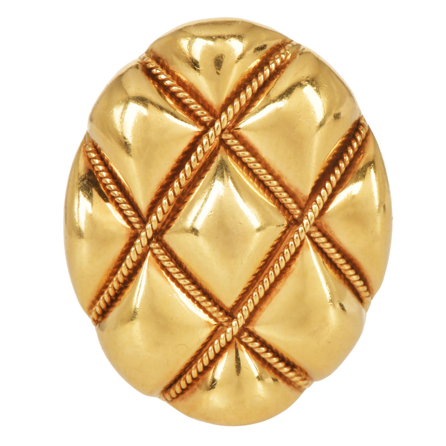 Women's Tiffany & Co. Vintage  Iconic 1980s 18K Yellow Gold Quilted Clip Earrings For Sale