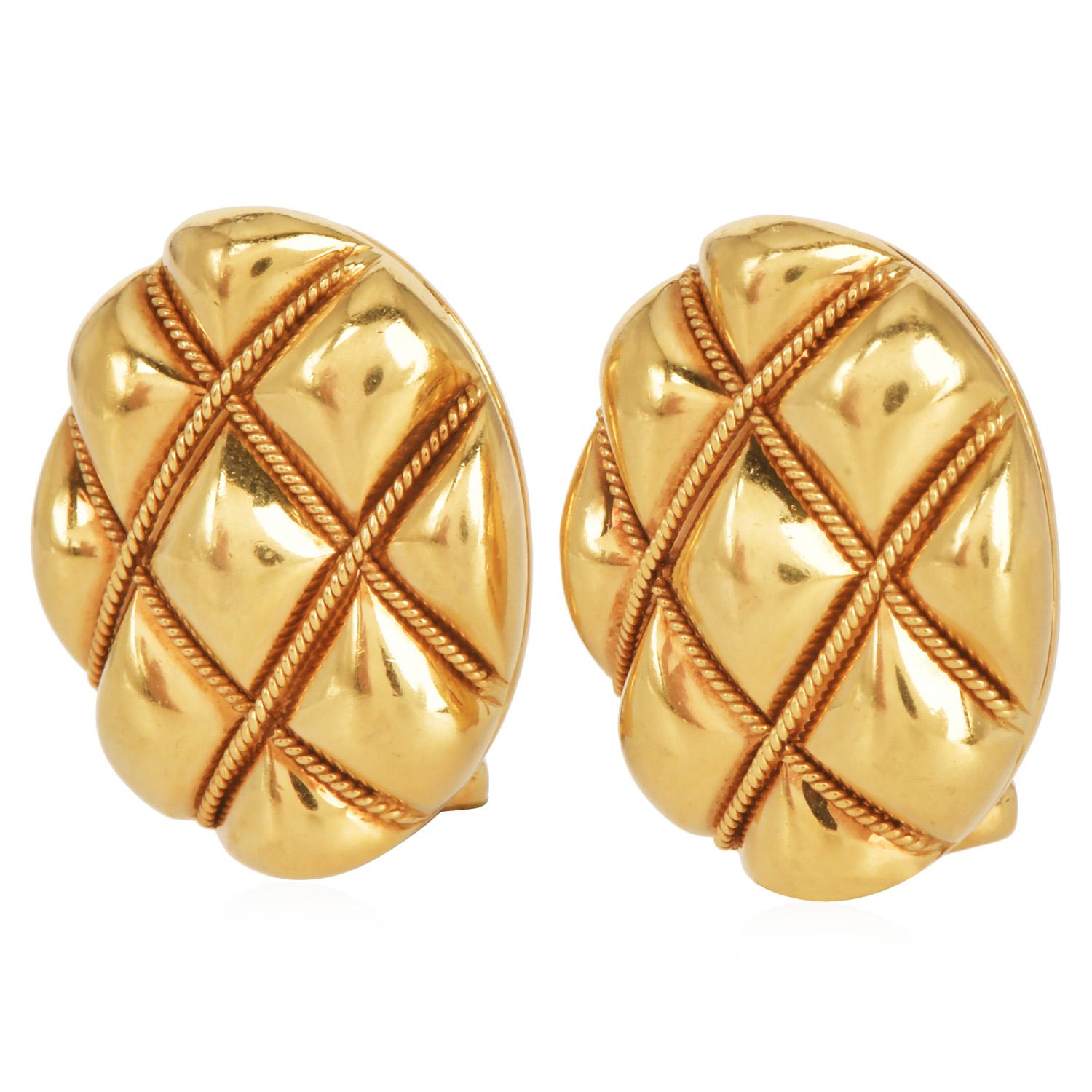 Tiffany & Co. Vintage  Iconic 1980s 18K Yellow Gold Quilted Clip Earrings For Sale 1