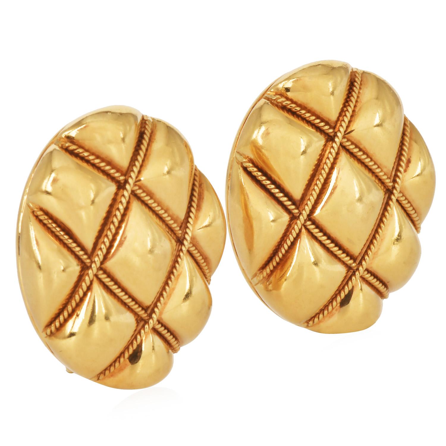 Tiffany & Co. Vintage  Iconic 1980s 18K Yellow Gold Quilted Clip Earrings For Sale 3