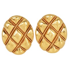 Tiffany 
Co. Vintage  Boucles d
oreilles à clip matelassées en or jaune 18K, emblématiques des années 1980