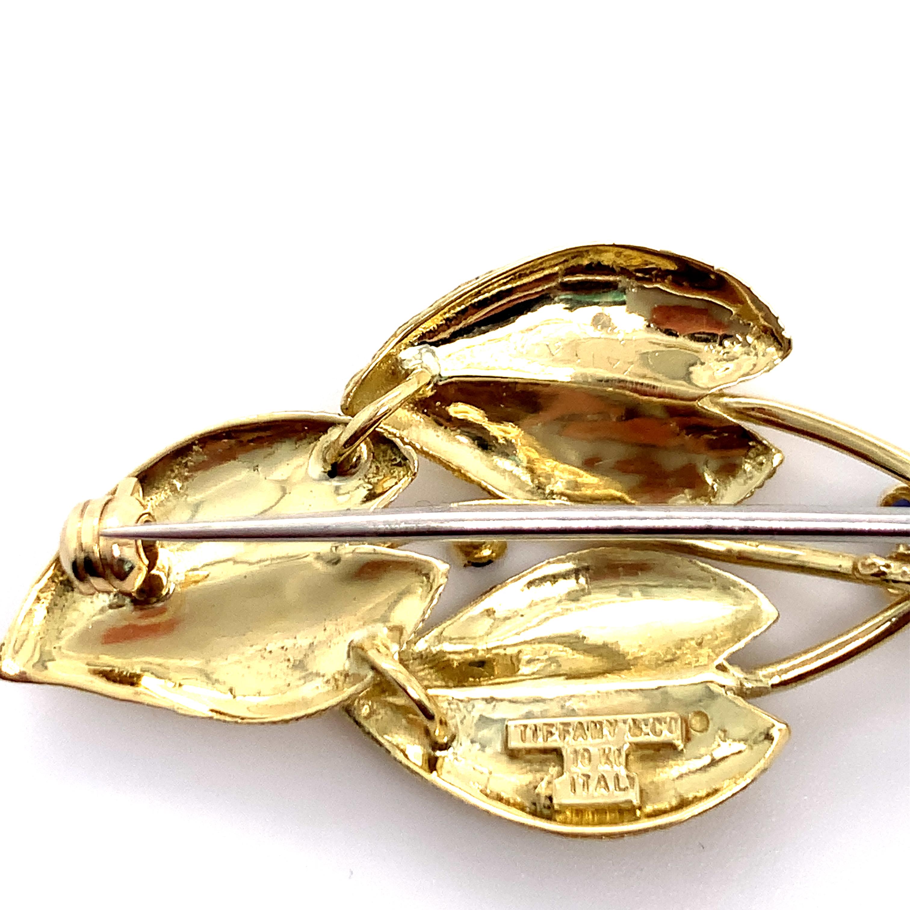 Tiffany & Co. Broche vintage de zafiro en forma de hoja, circa 1960 Corte redondo en venta
