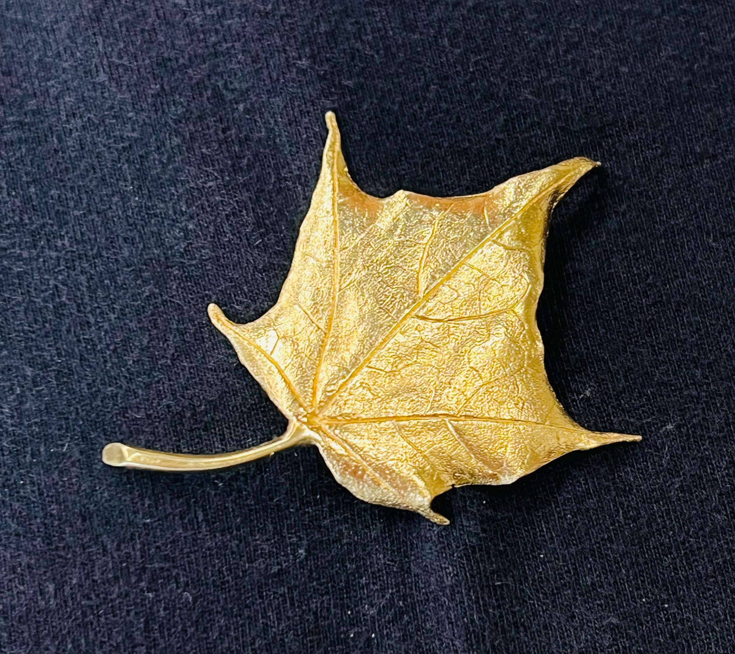 Tiffany & Co Vintage Maple Leaf Golden Brooch Pin For Sale 1