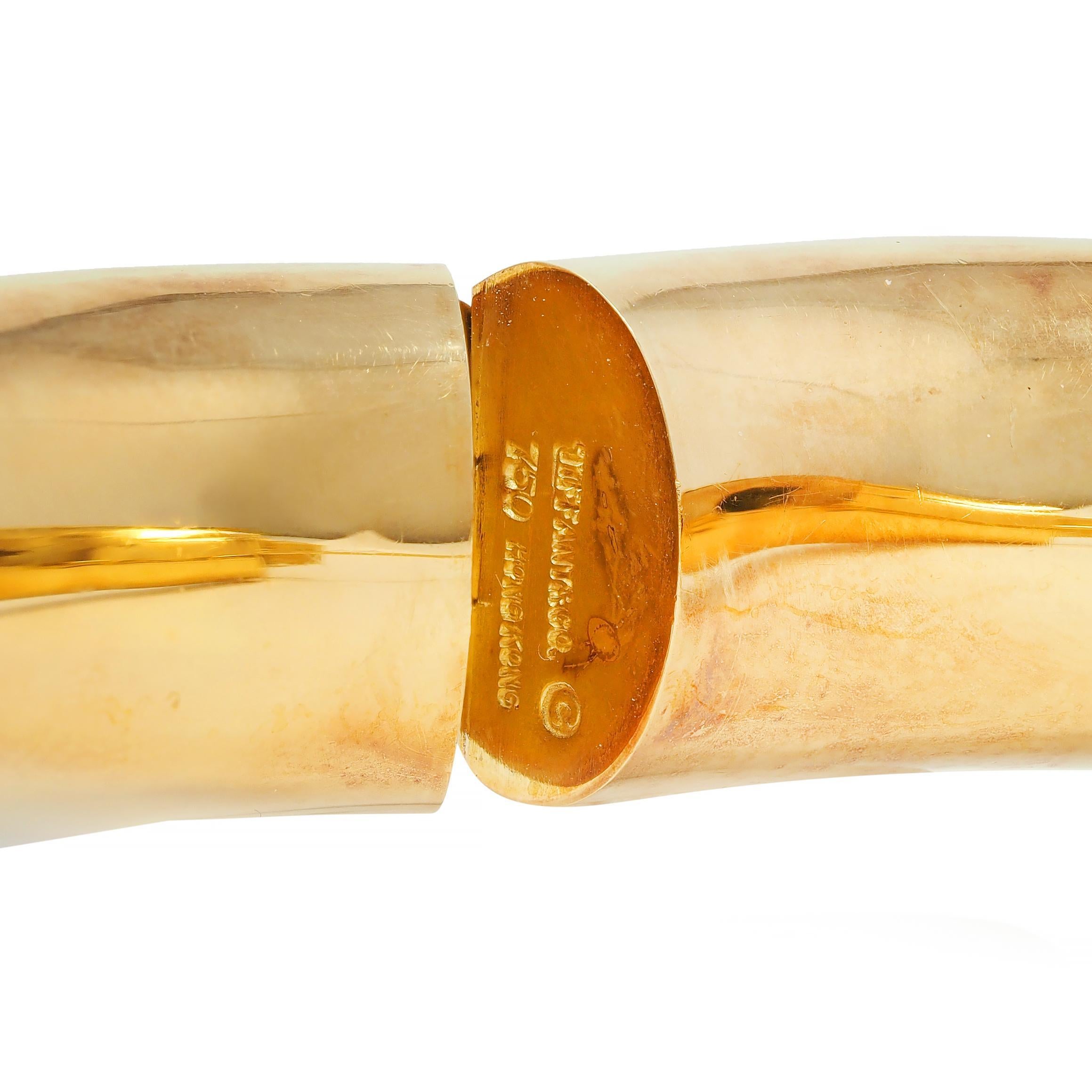 Tiffany & Co. Vintage Mother-Of-Pearl 18 Karat Yellow Gold Inlay Bangle Bracelet For Sale 1