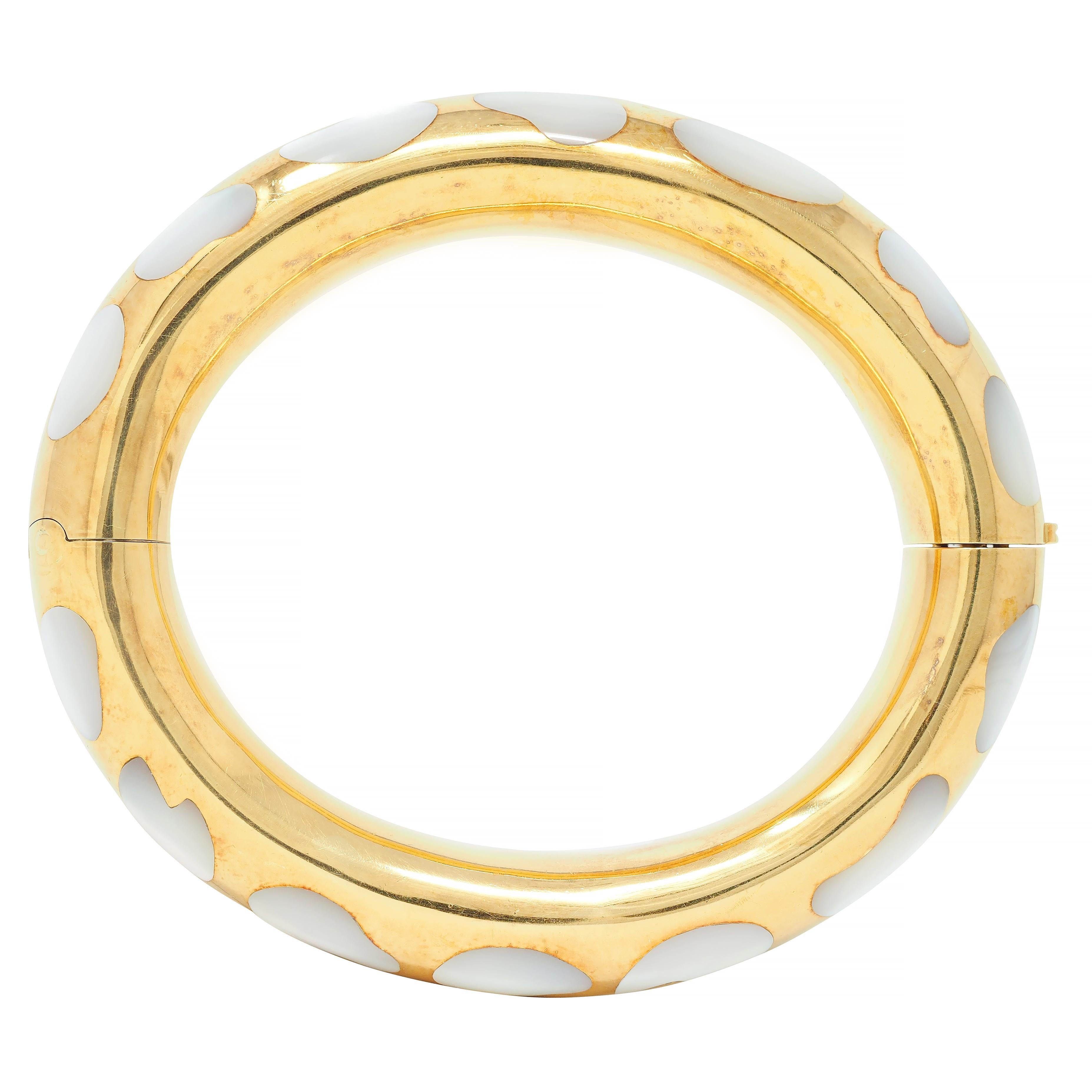 Tiffany & Co. Vintage Mother-Of-Pearl 18 Karat Yellow Gold Inlay Bangle Bracelet For Sale 4
