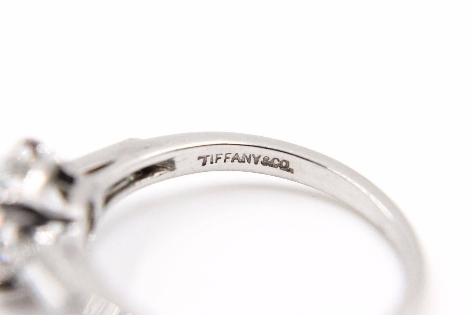 Tiffany & Co. Bague de fiançailles vintage en diamant taille ancienne avec baguettes 1,72 carat poids total Excellent état - En vente à San Diego, CA