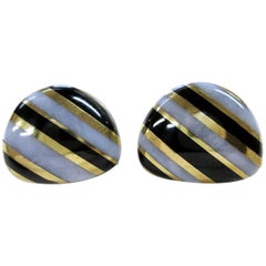 Tiffany & Co. Boucles d'oreilles vintage à rayures en onyx, agate blanche et or