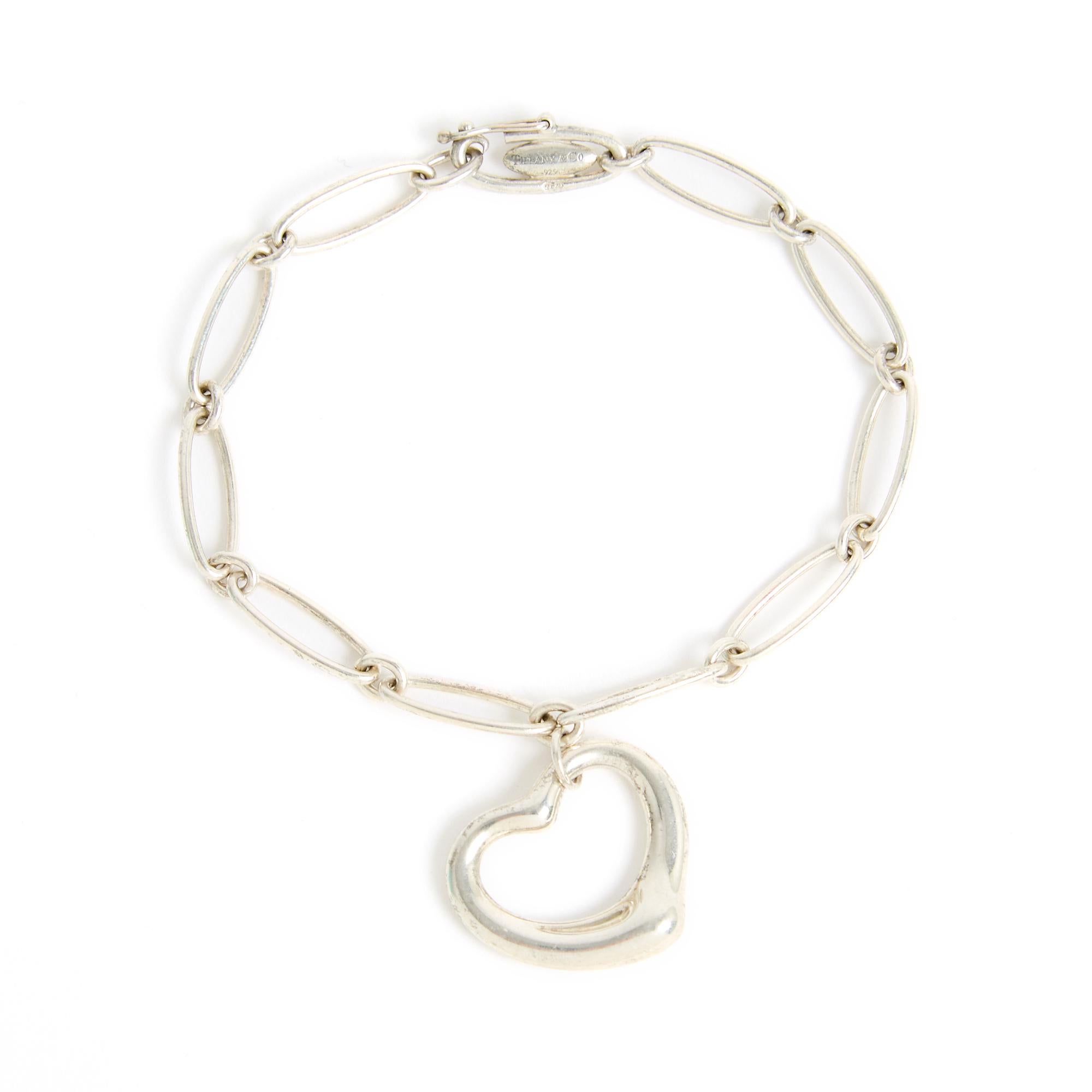 Tiffany&CO Open Heart model bracelet by Elsa Peretti in solid silver composed of a chain with elongated links and an Open Heart pendant, delivered in its original pouch and box. Length of the bracelet 18.5 cm, dimensions of the pendant 2.25 x 1.95