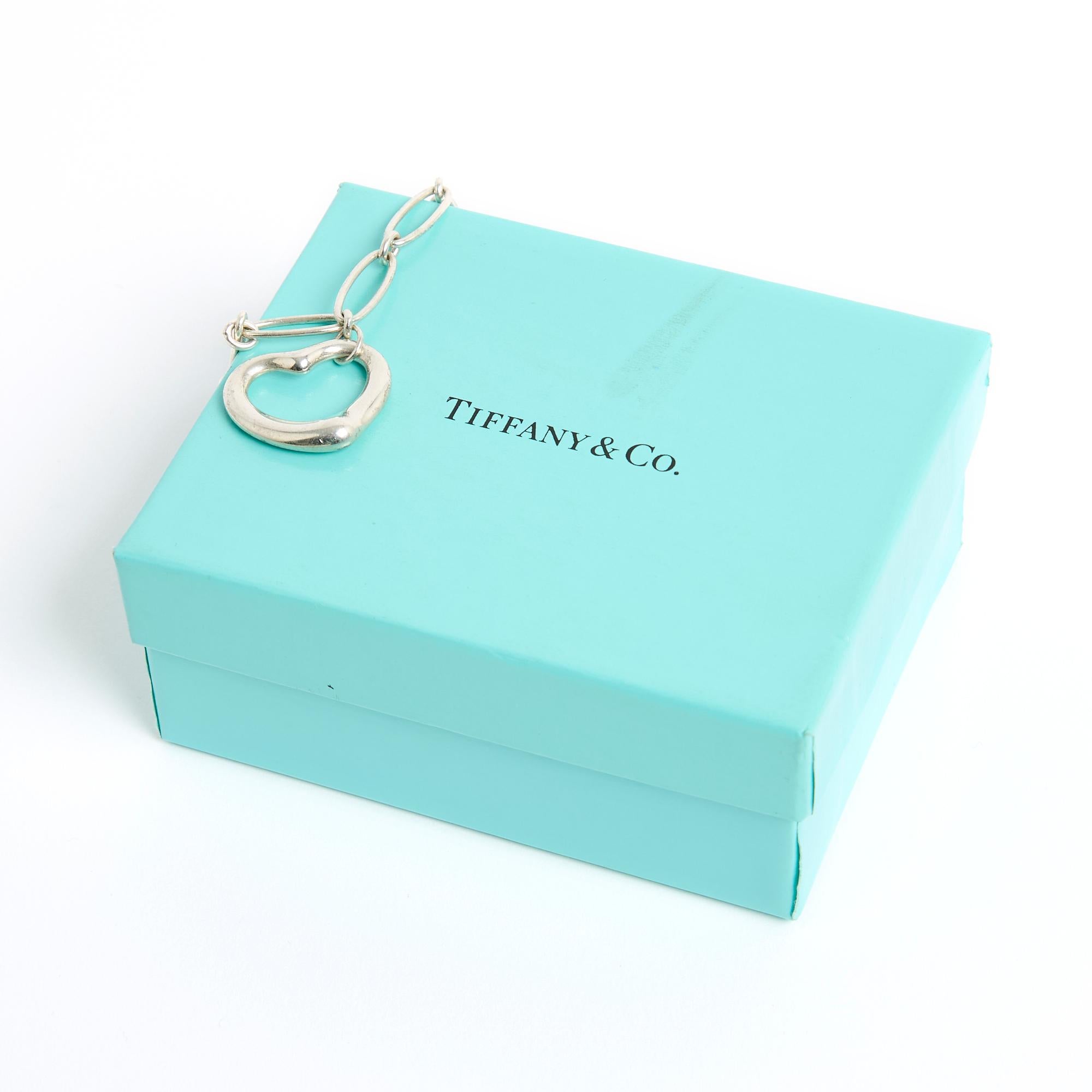 Tiffany & Co vintage Open Heart Silver bracelet by Elsa Peretti For Sale 1