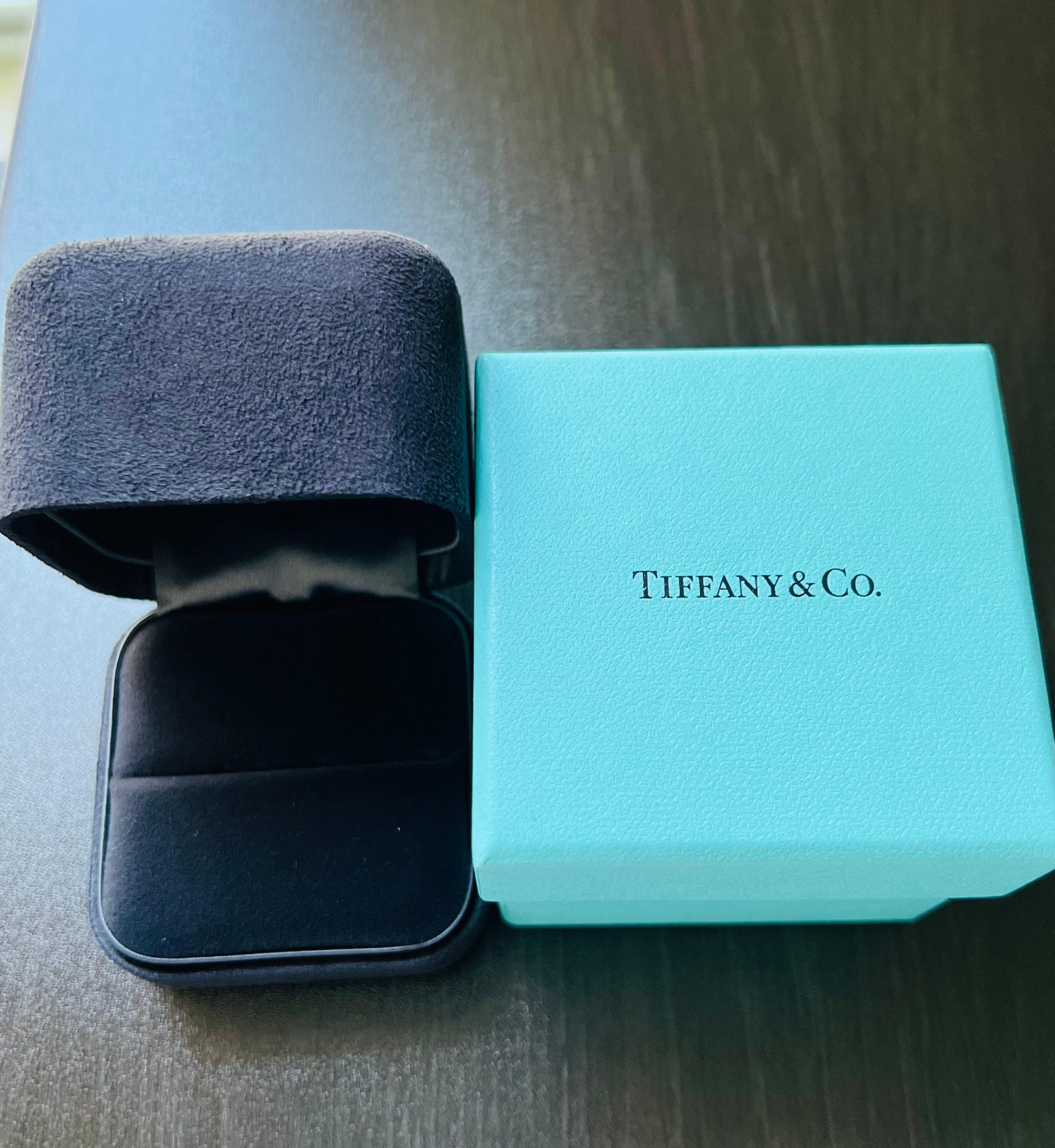 Contemporain Tiffany Co, bracelet vintage en platine avec diamant 0,15 carat n° 85, taille de doigt 5  en vente