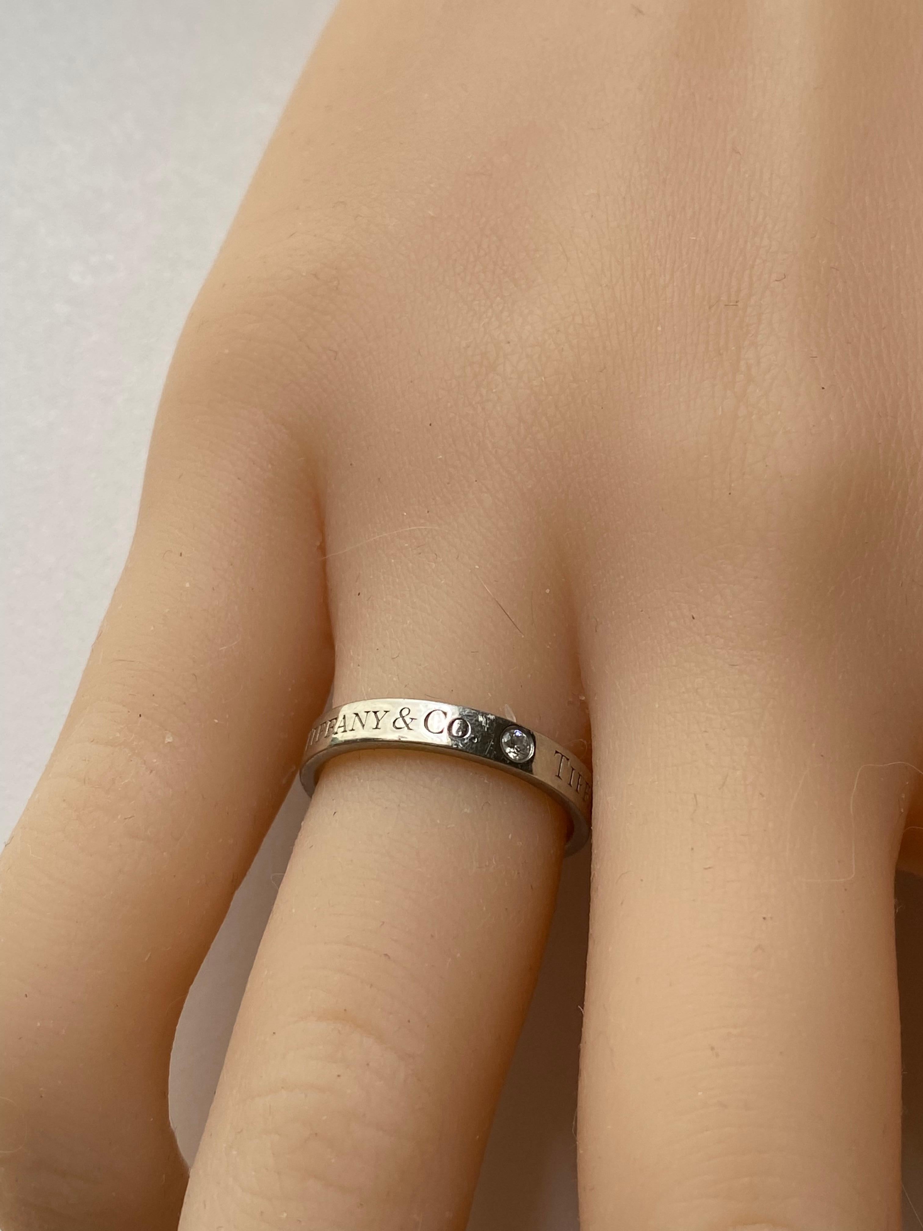 Taille ronde Tiffany Co, bracelet vintage en platine avec diamant 0,15 carat n° 85, taille de doigt 5  en vente
