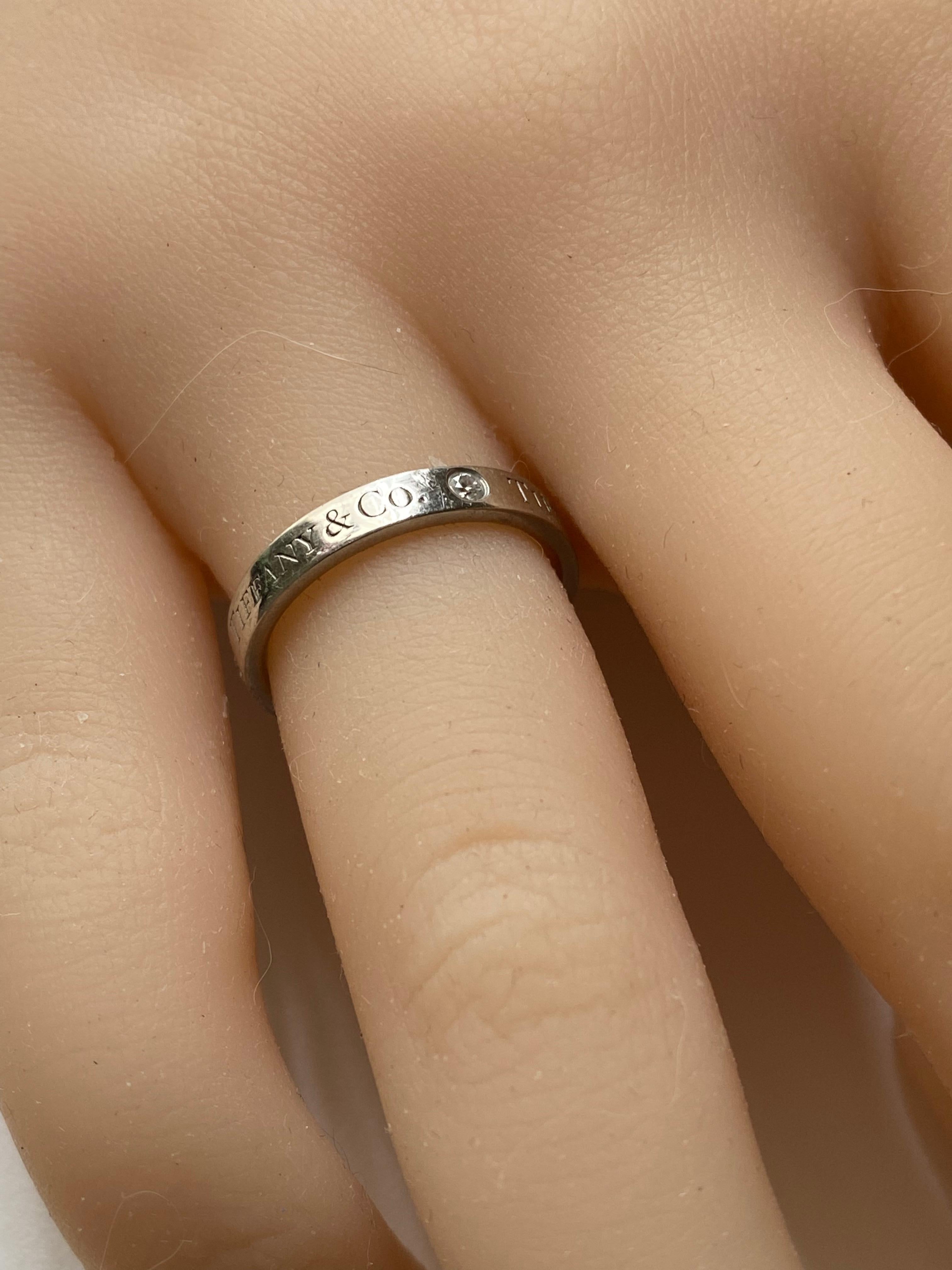 Tiffany Co, bracelet vintage en platine avec diamant 0,15 carat n° 85, taille de doigt 5  Unisexe en vente