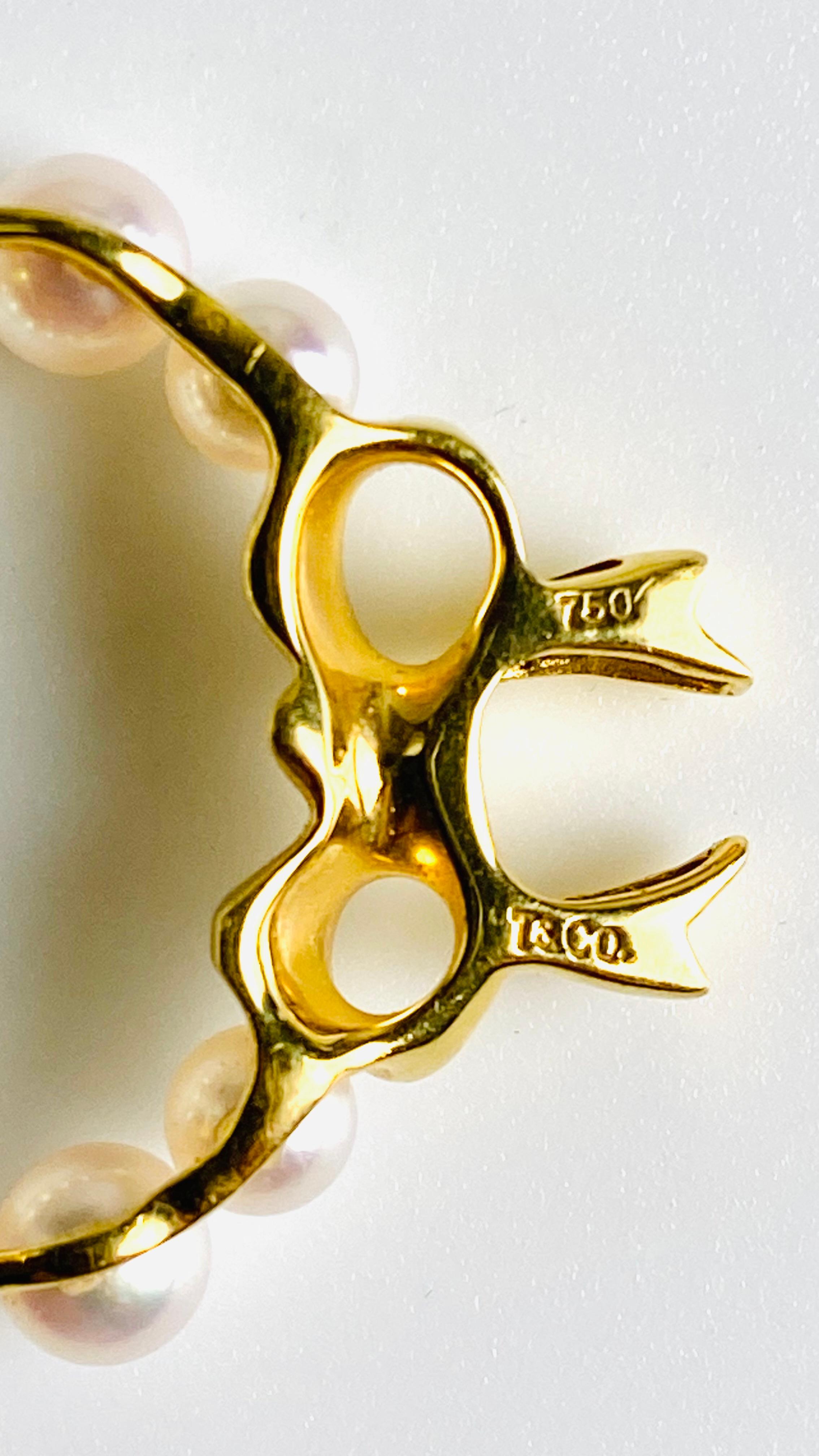 Tiffany & Co. Vintage Rare 18 Karat Gold Pearl Bow 1.35 by 1.05 Inch Brooch In Good Condition In New York, NY