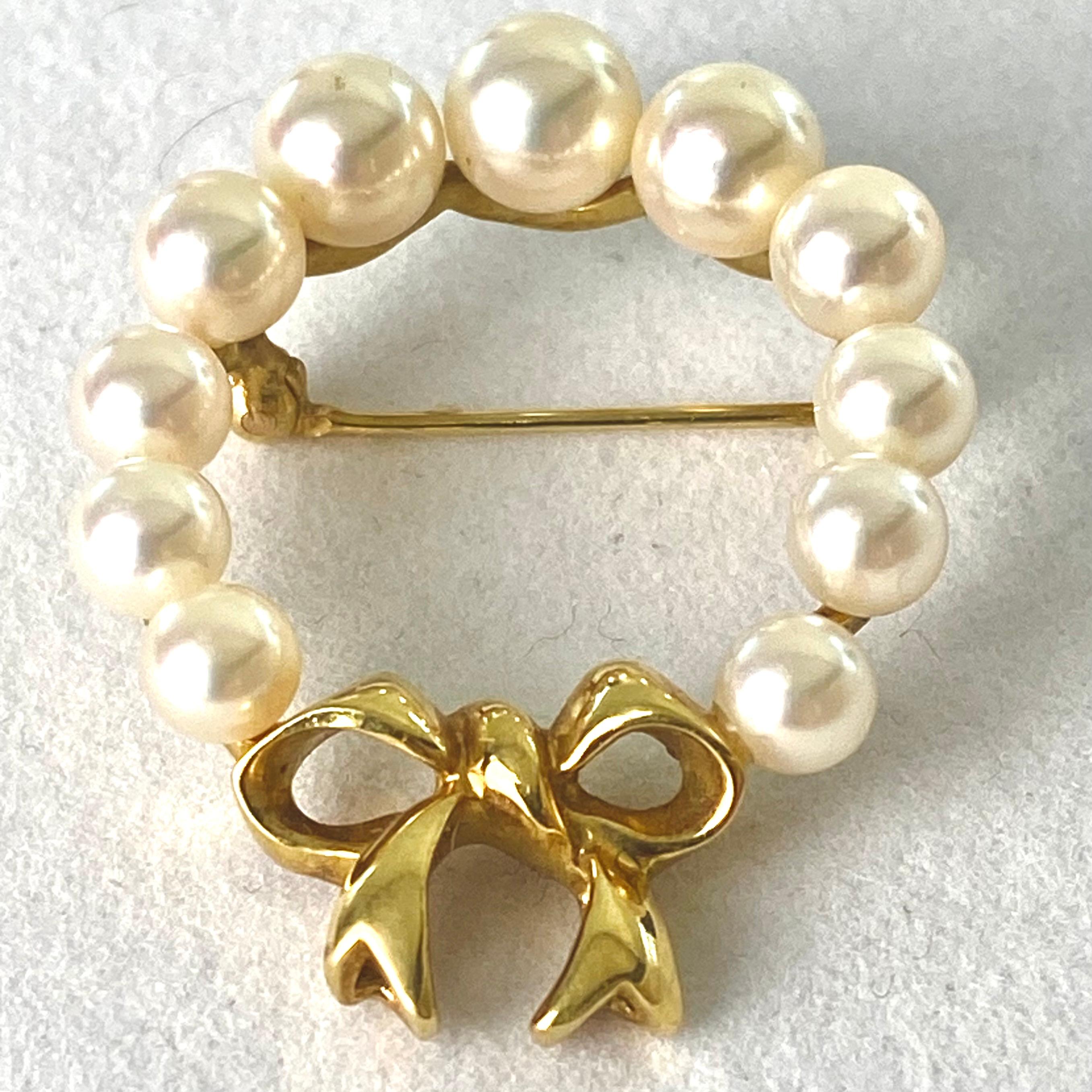 Women's or Men's Tiffany & Co. Vintage Rare 18 Karat Gold Pearl Bow 1.35 by 1.05 Inch Brooch
