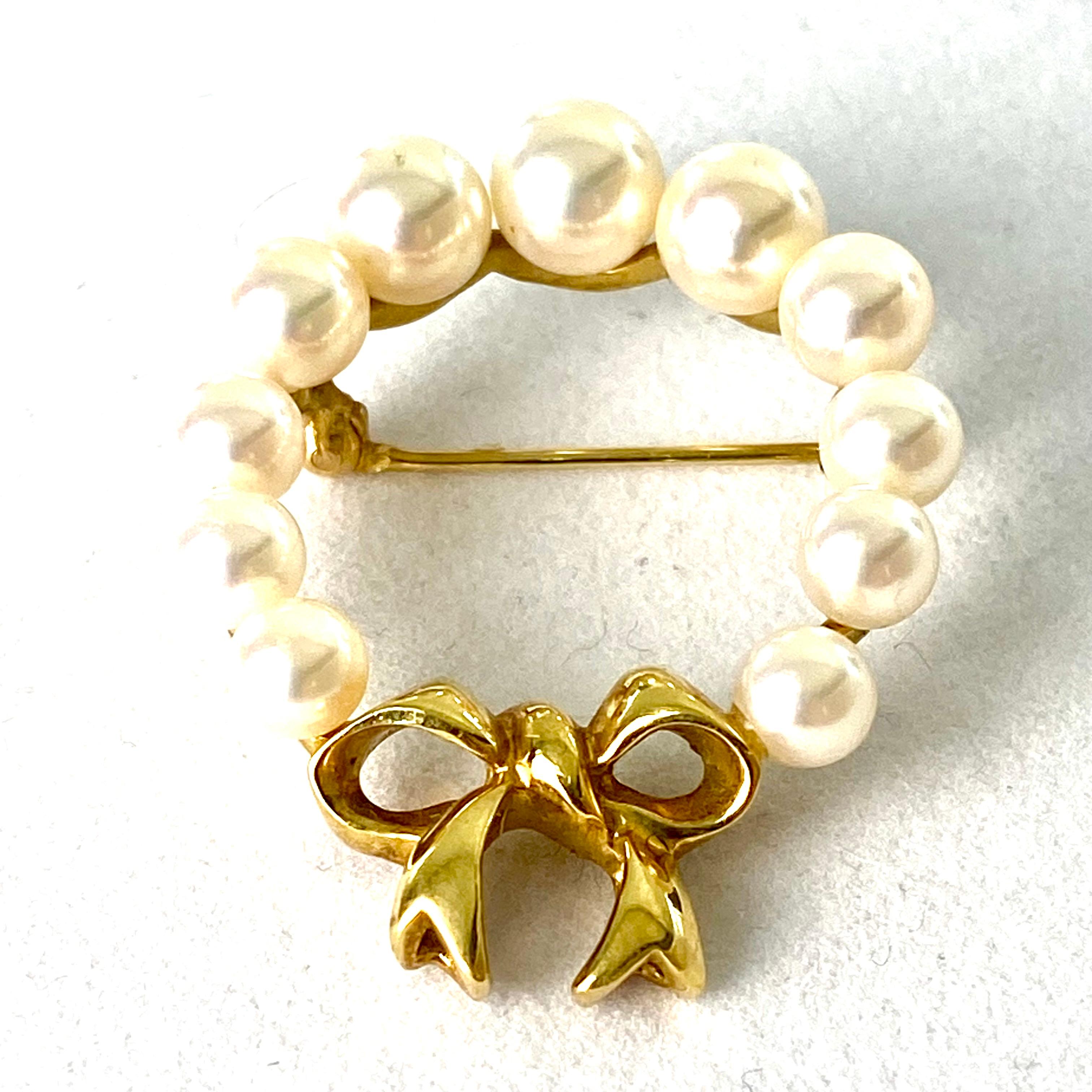 Tiffany & Co. Vintage Rare 18 Karat Gold Pearl Bow 1.35 by 1.05 Inch Brooch  1