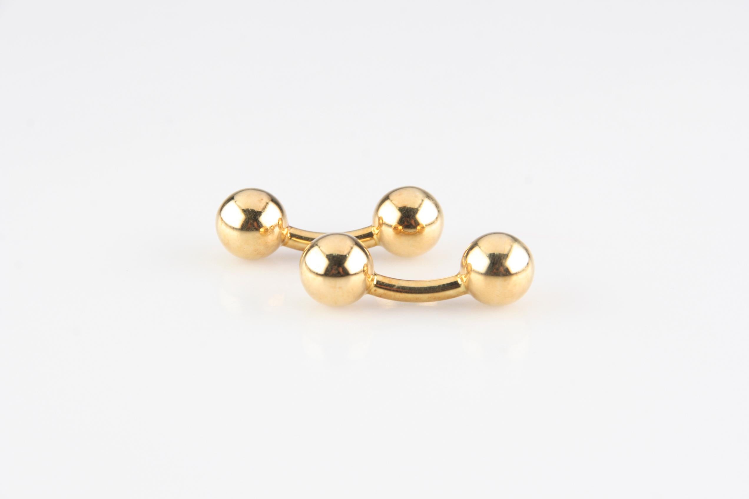 Gorgeous 18k Yellow Gold Cufflinks
Feature 8 mm Round Barbells on Curved Stem
Length of Cufflink = 28 mm
Total Mass = 8.1 grams