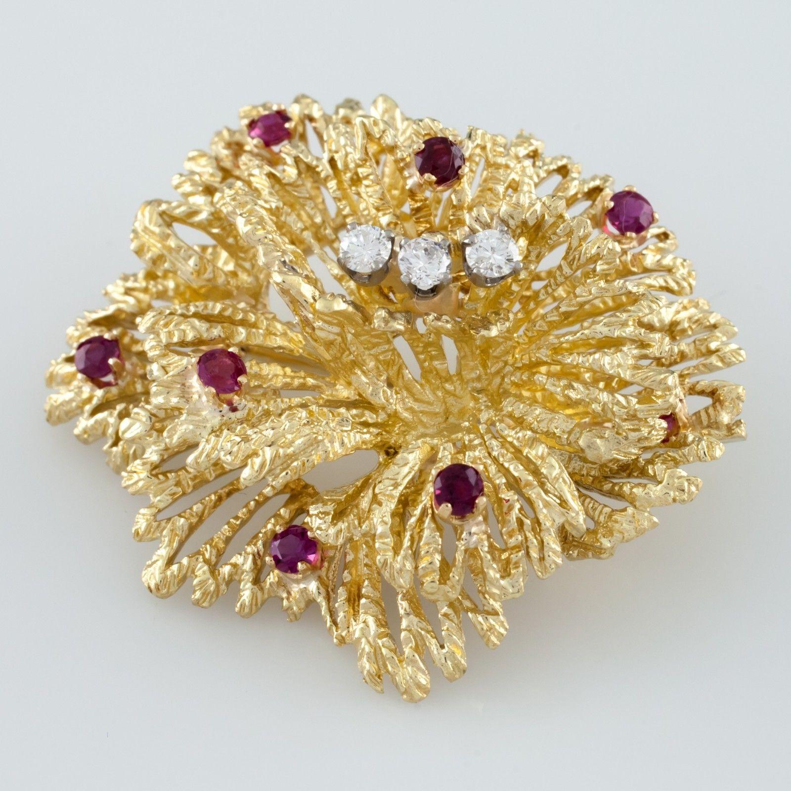 Tiffany & Co. Brosche mit Rubin und Diamant aus 18 Karat Gelbgold (Rundschliff) im Angebot