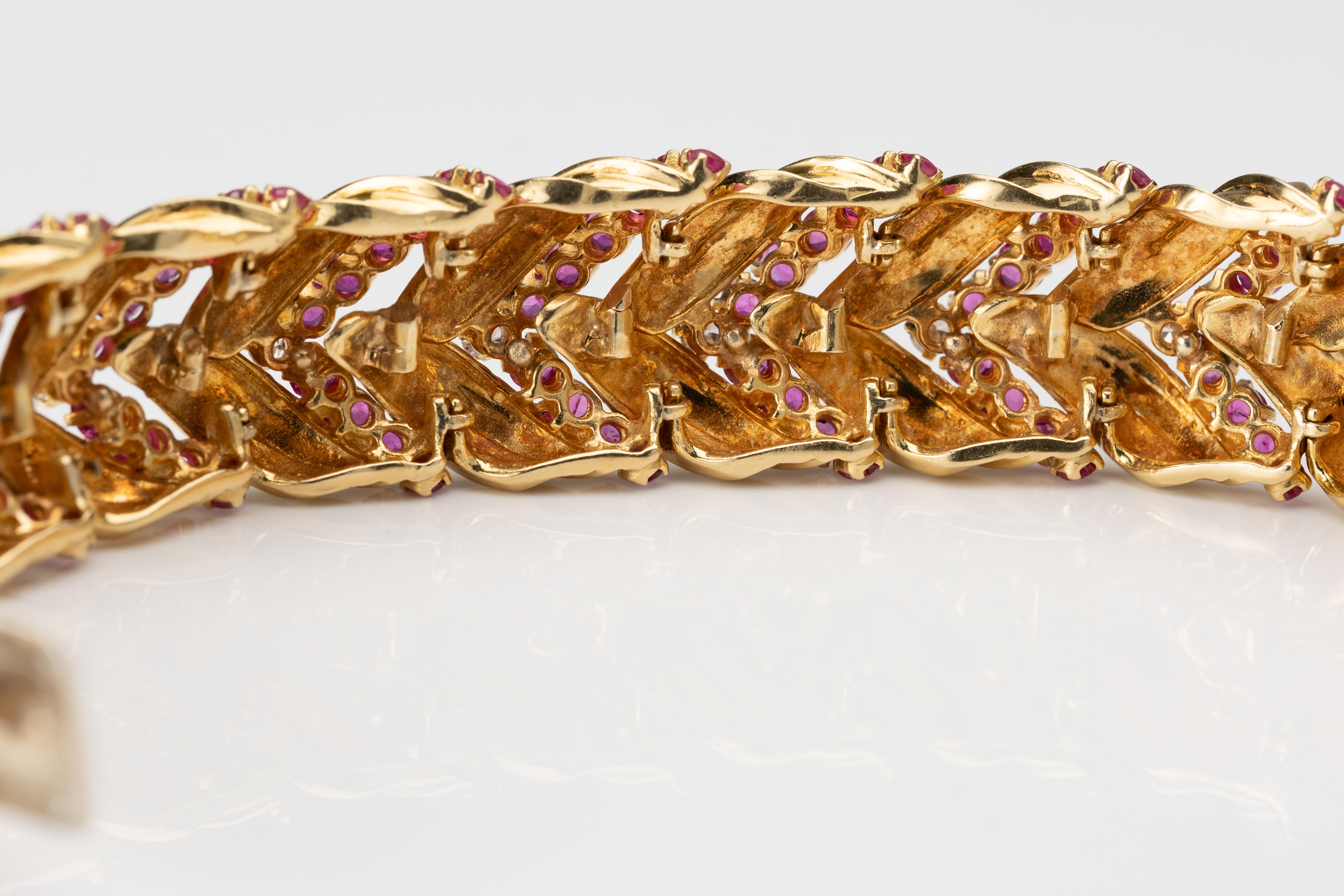 Women's or Men's Tiffany & Co Vintage Ruby, Diamond, and 18k Gold Bracelet