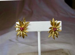 Tiffany & Co. Orecchini a clip floreali di rubino d'epoca, oro 18 carati, circa 1940