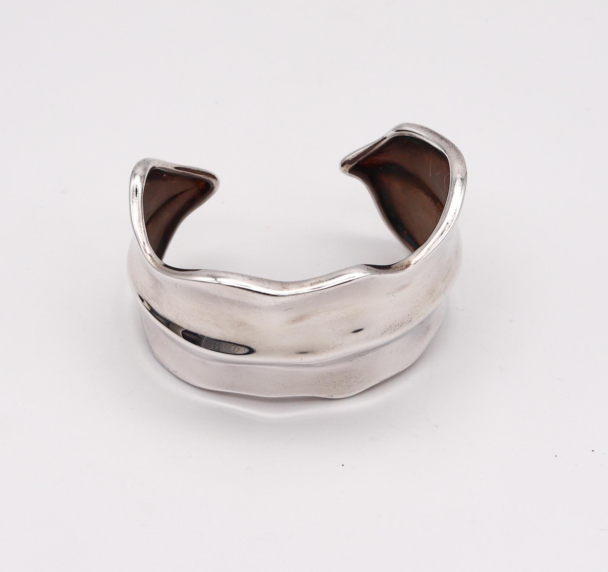 Tiffany & Co. Vintage Sculpted Nature Leaf Cuff Bracelet In 925 Sterling Silver In Excellent Condition In Miami, FL