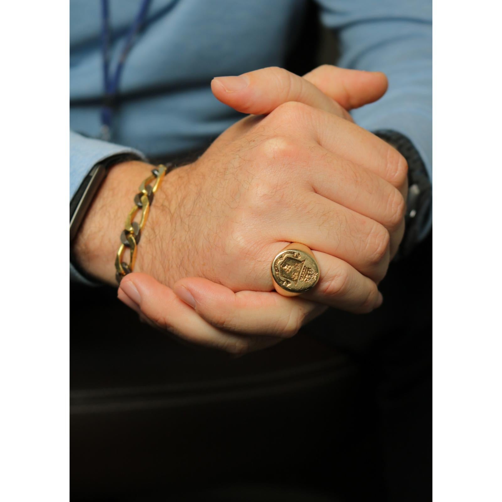 Tiffany & Co. Anello con sigillo d'epoca in oro giallo 18 carati, misura 7, pesante in vendita 8