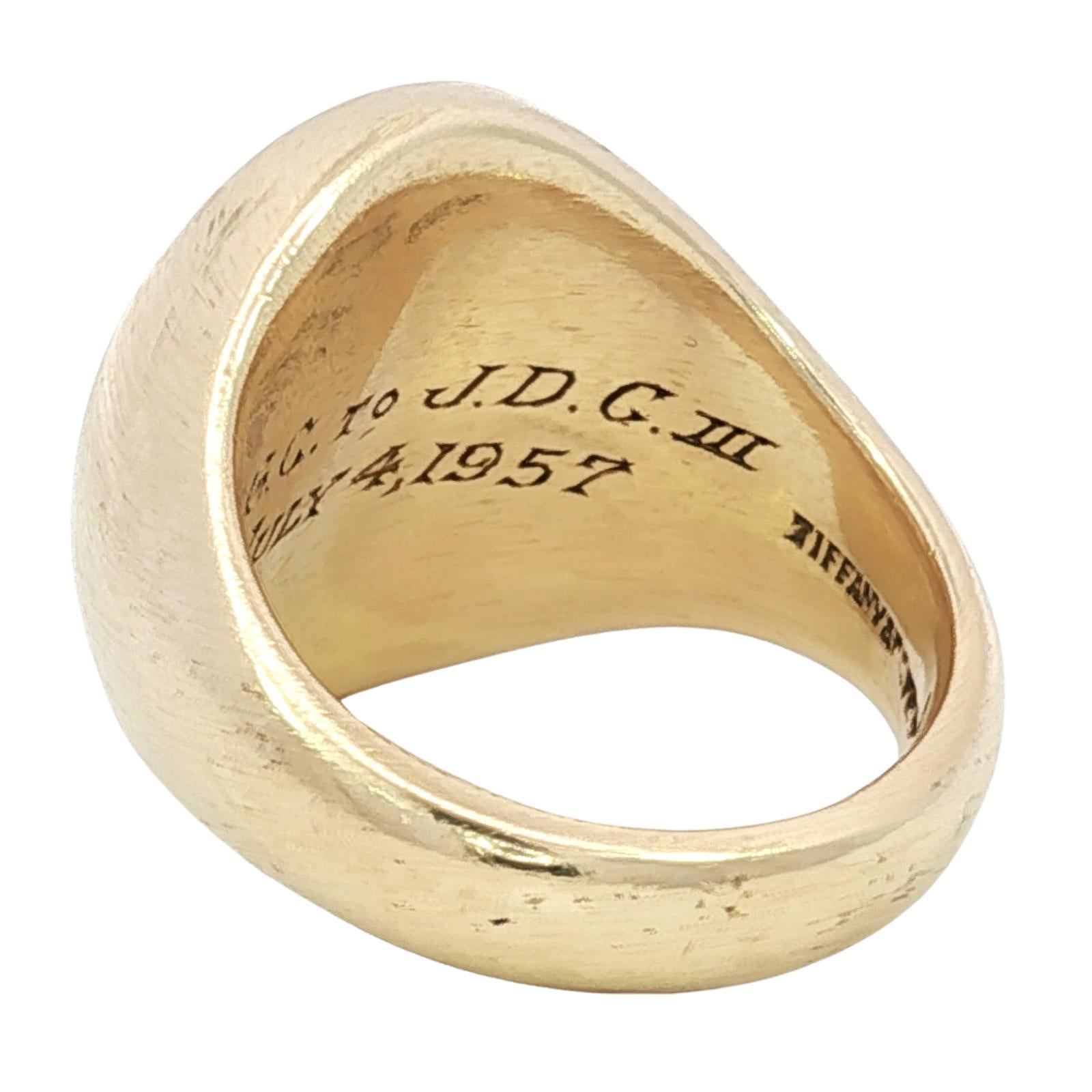 Tiffany & Co. Anello con sigillo d'epoca in oro giallo 18 carati, misura 7, pesante in vendita 2