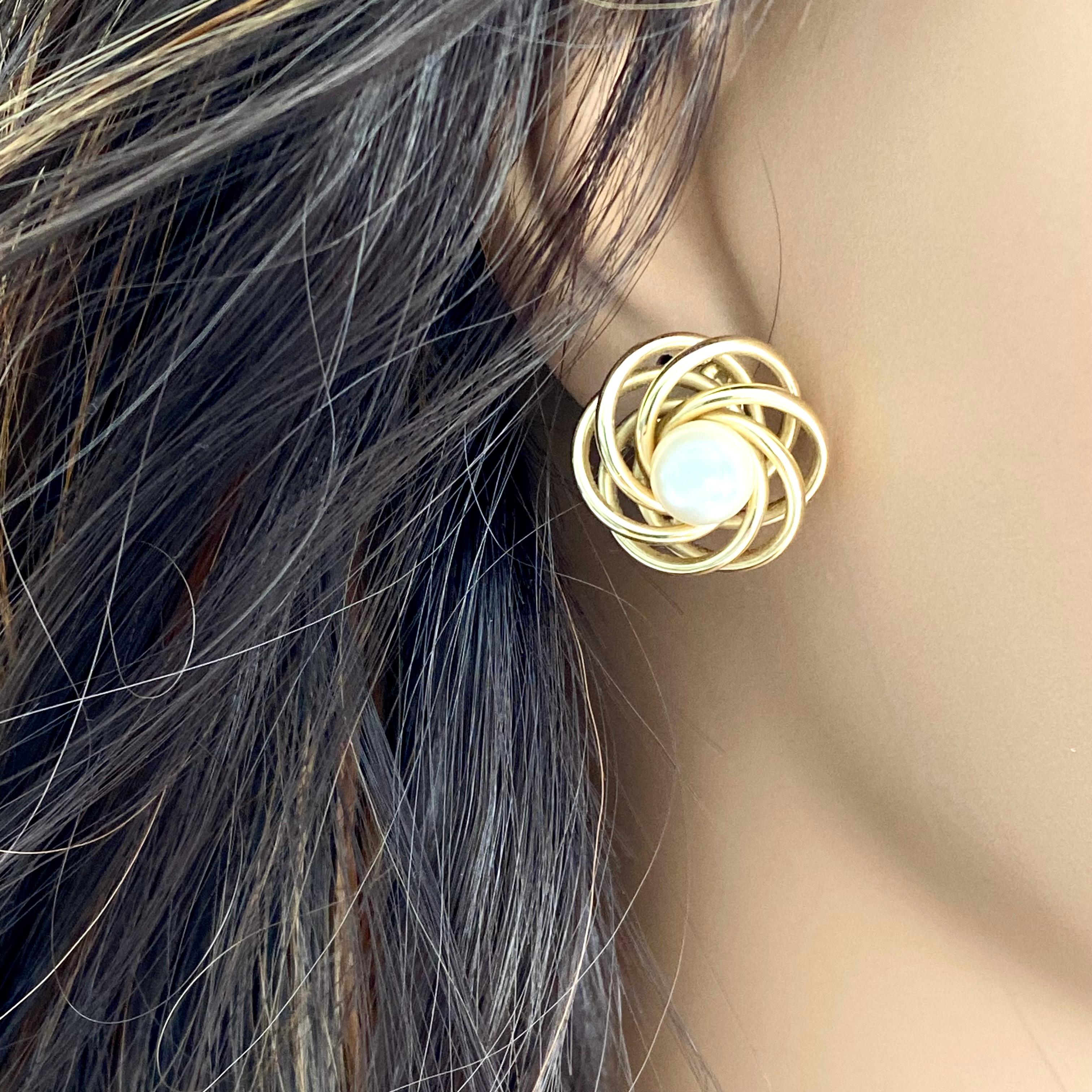 Tiffany Co, boucles d'oreilles vintage en or jaune 14 carats avec perles sphériques de 0,75 pouce en vente 2
