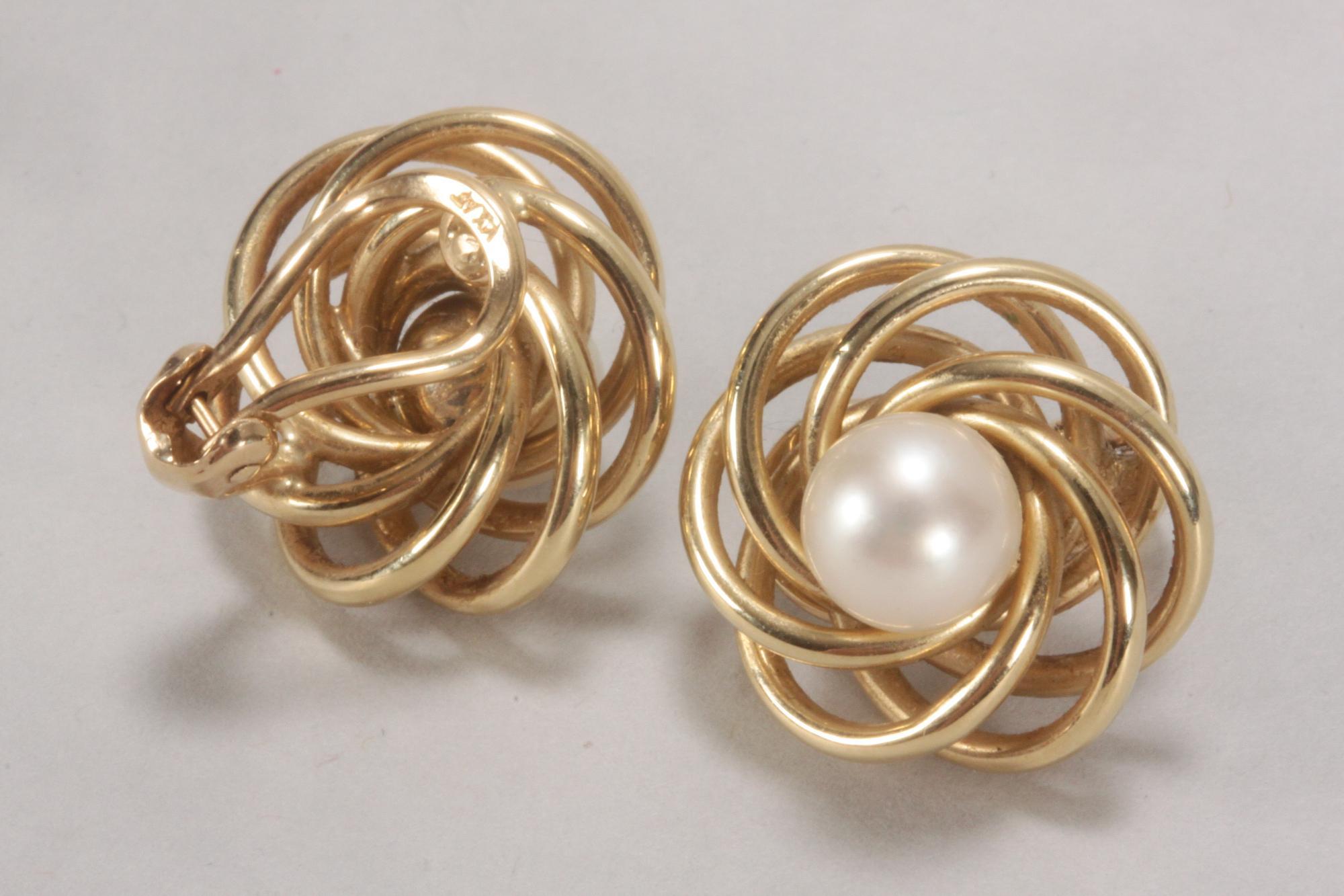 Tiffany Co Vintage Spherical Pearl 14 Karat Yellow Gold 0.75 Inch Earrings For Sale 3