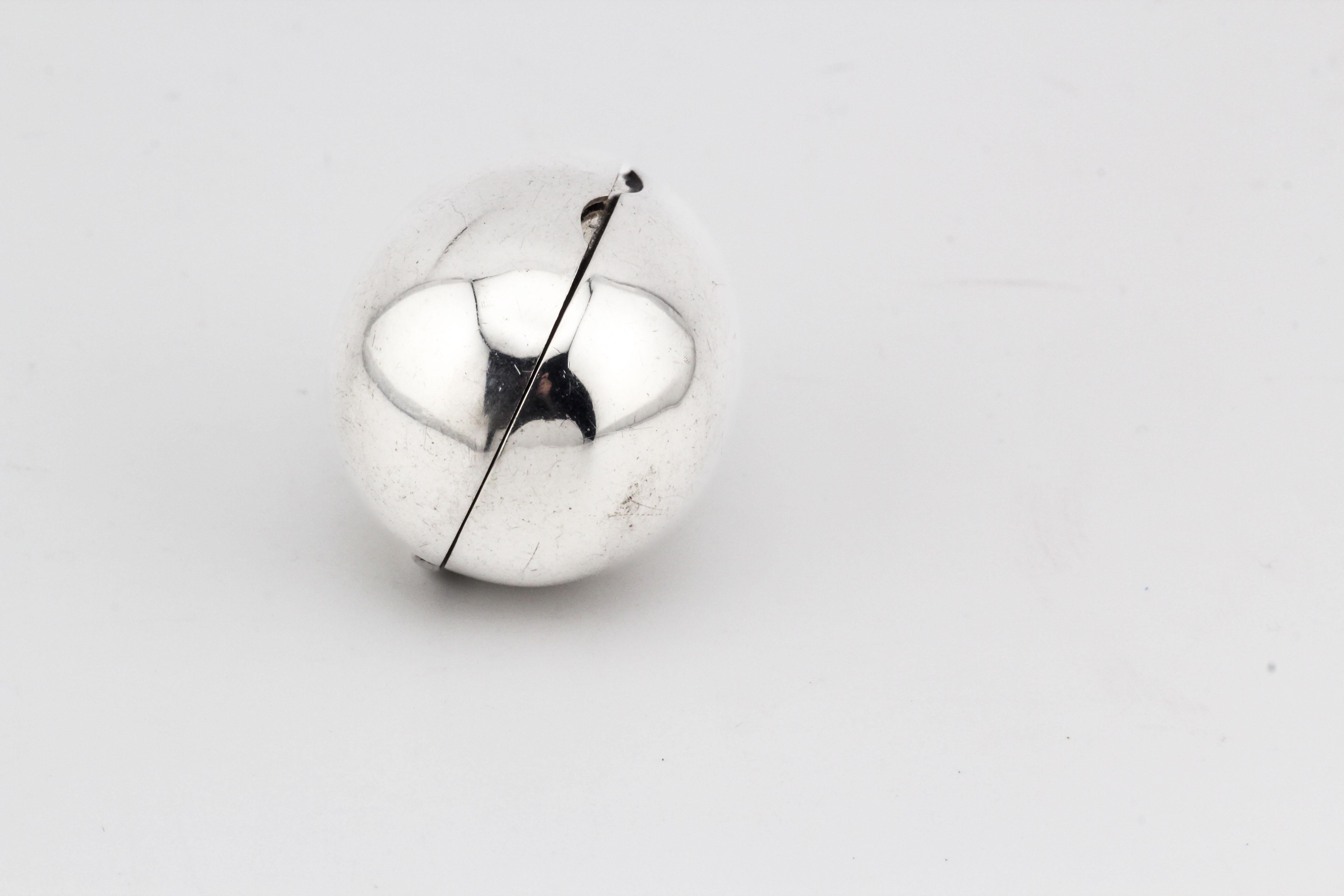 Tiffany & Co. Boîte à pilules en argent Vintage A Silver Unisexe en vente