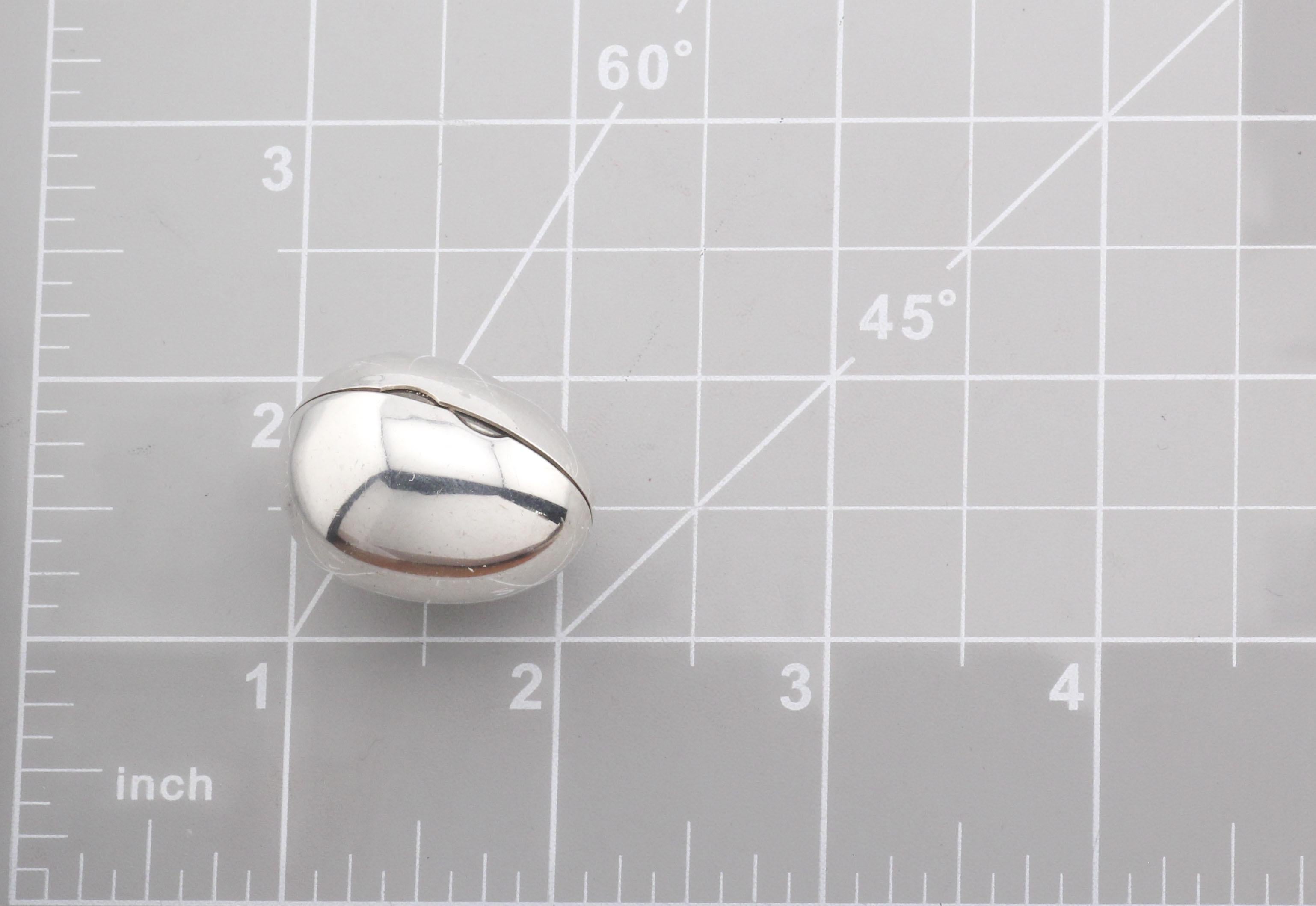 Tiffany & Co. Boîte à pilules en argent Vintage A Silver en vente 3