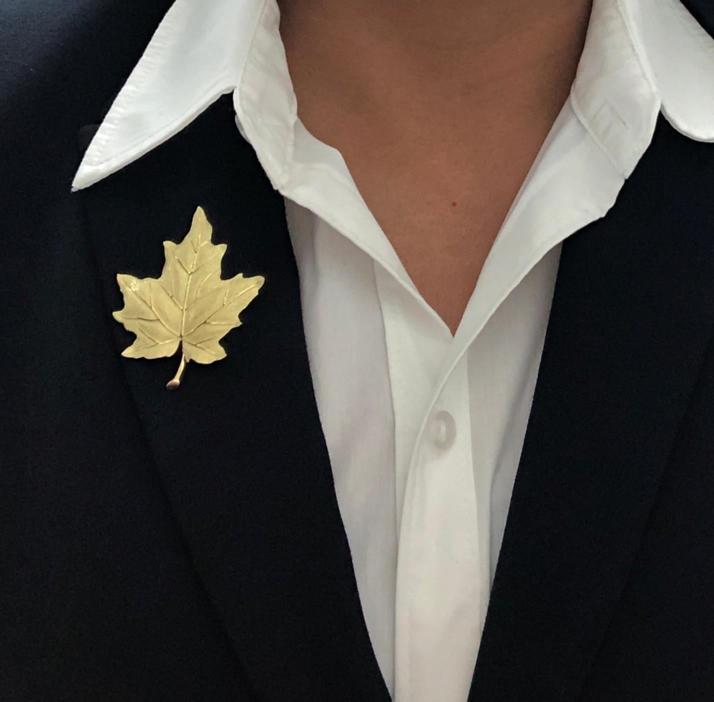 Tiffany & Co. Vintage Sugar Maple Leaf Brooch in 18 Karat Gold In Excellent Condition In New York, NY