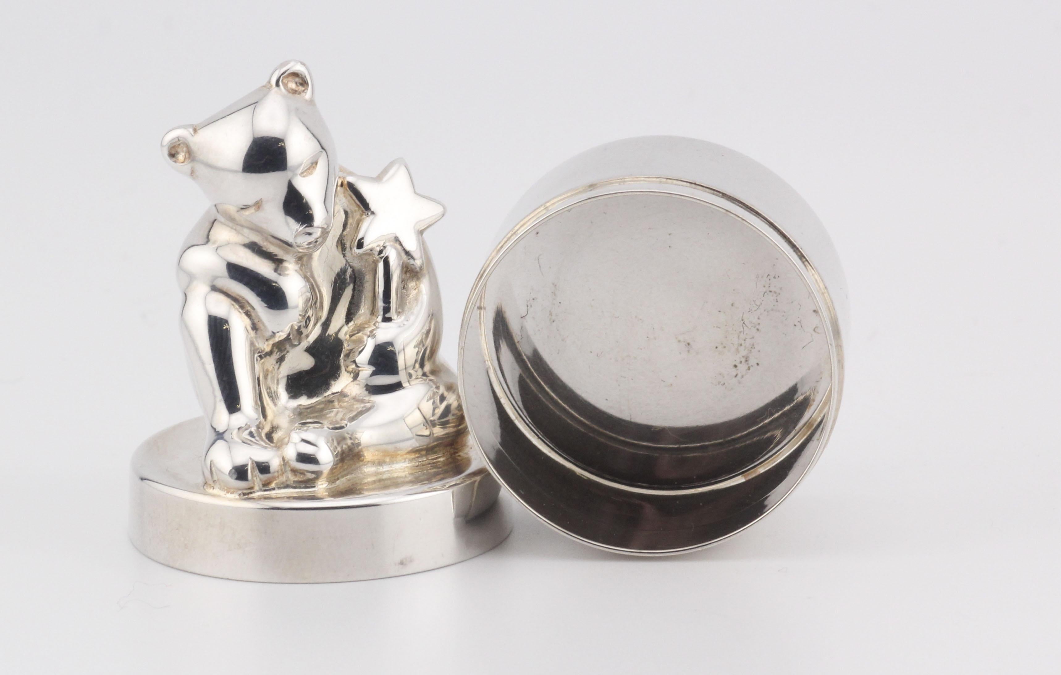 Tiffany & Co. Estuche Pastillero Vintage Osito de Plata de Ley en venta 1