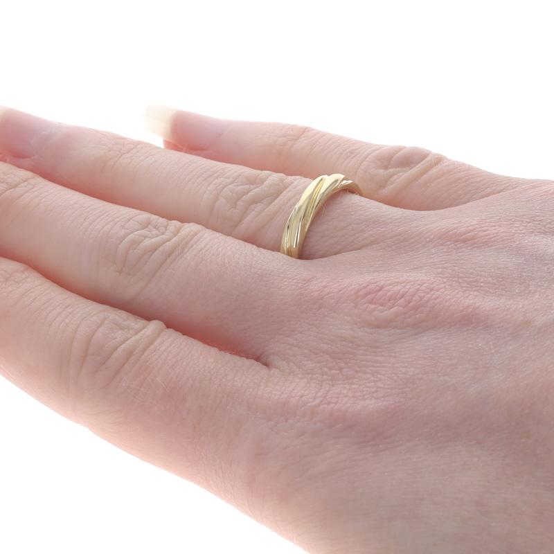 Women's Tiffany & Co. Vintage Wedding Band - Yellow Gold 18k Textured Ring Size 5 3/4 For Sale