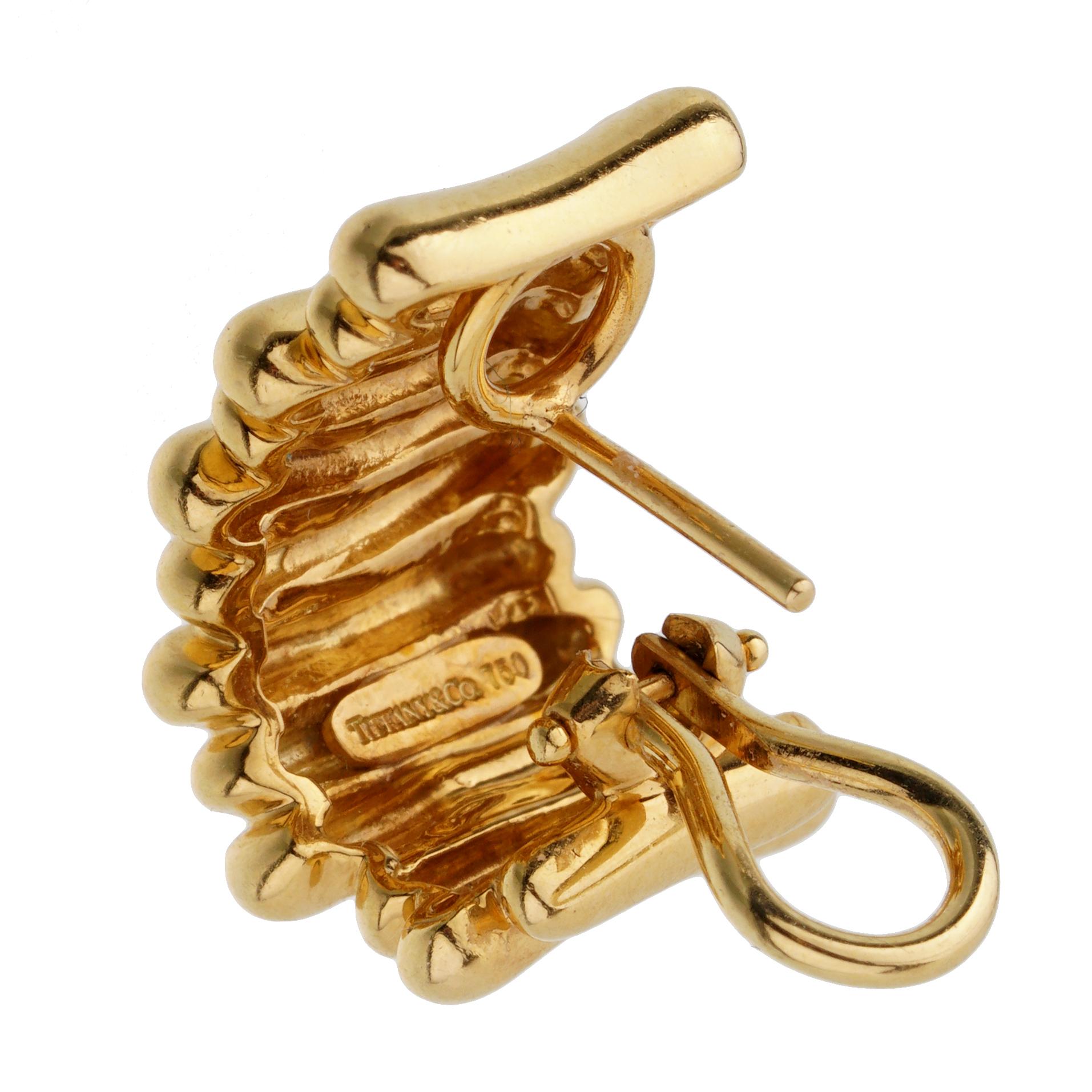 Tiffany & Co. Boucles d'oreilles vintage en or jaune Unisexe en vente