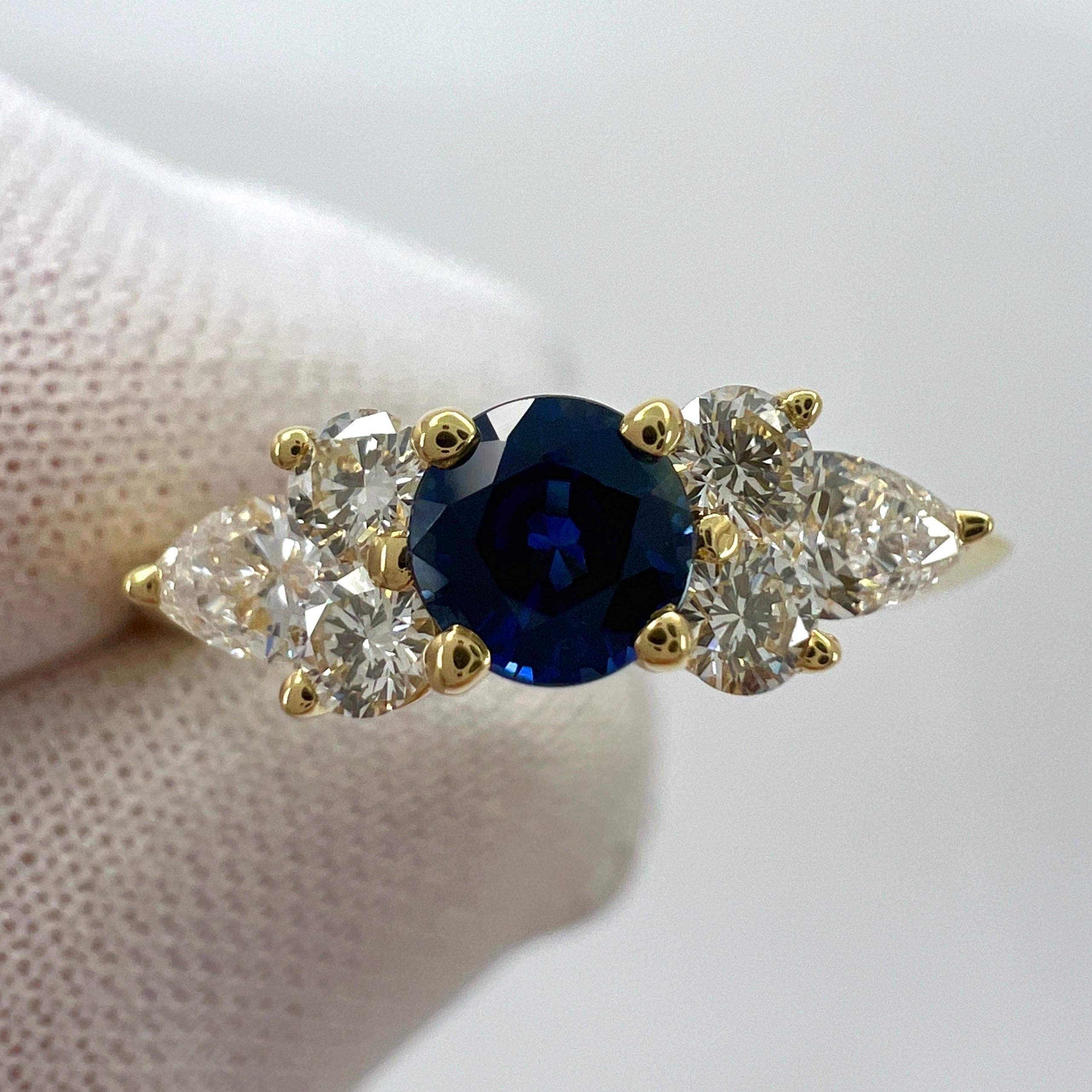 Tiffany & Co. Vivid Blue Round Sapphire And Diamond 18k Yellow Gold Cluster Ring (bague à grappes en or jaune 18k) en vente 2