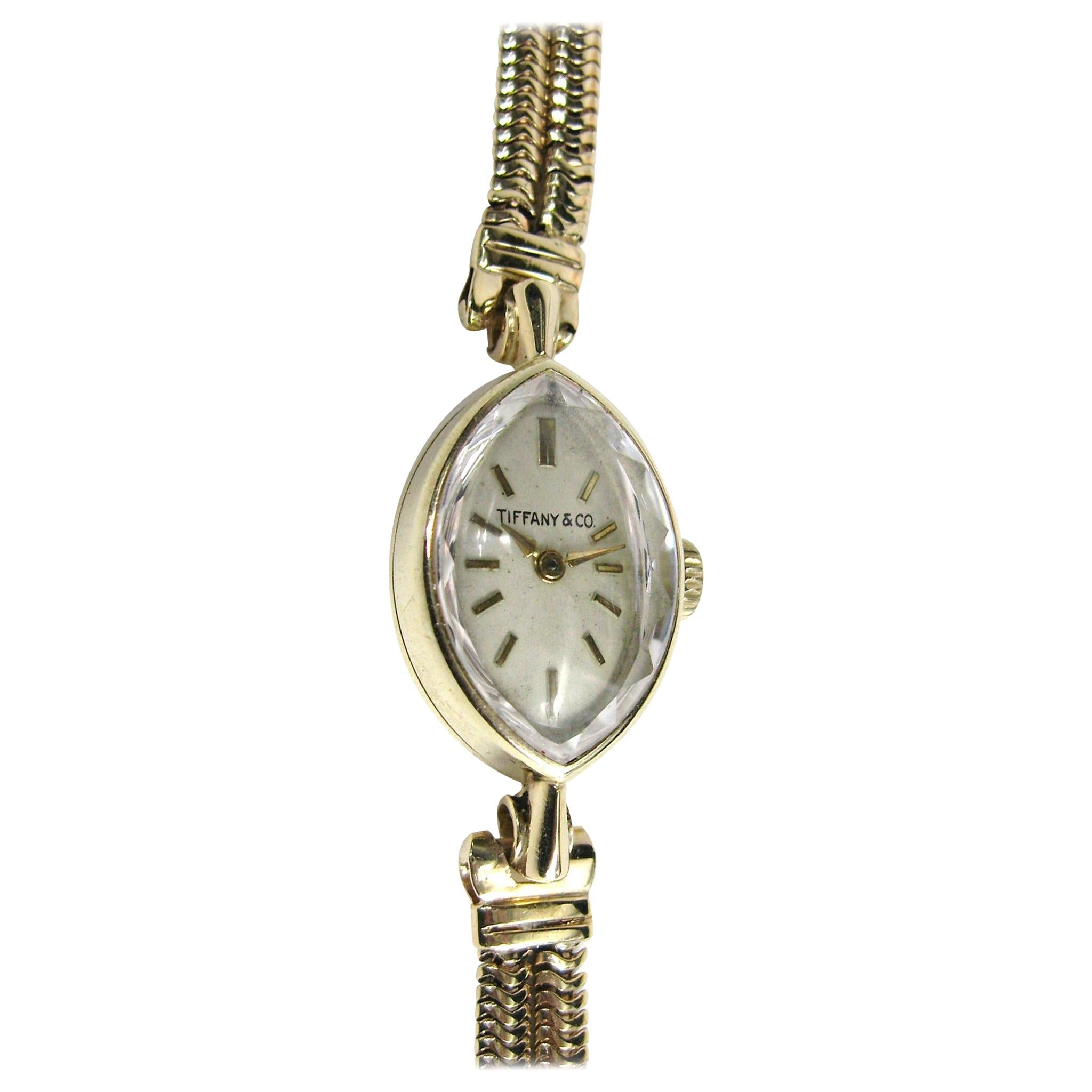 Tiffany & Co. Uhr Damen 14 Karat Gelbgold Oval Face Armbanduhr, 1940er Jahre im Angebot