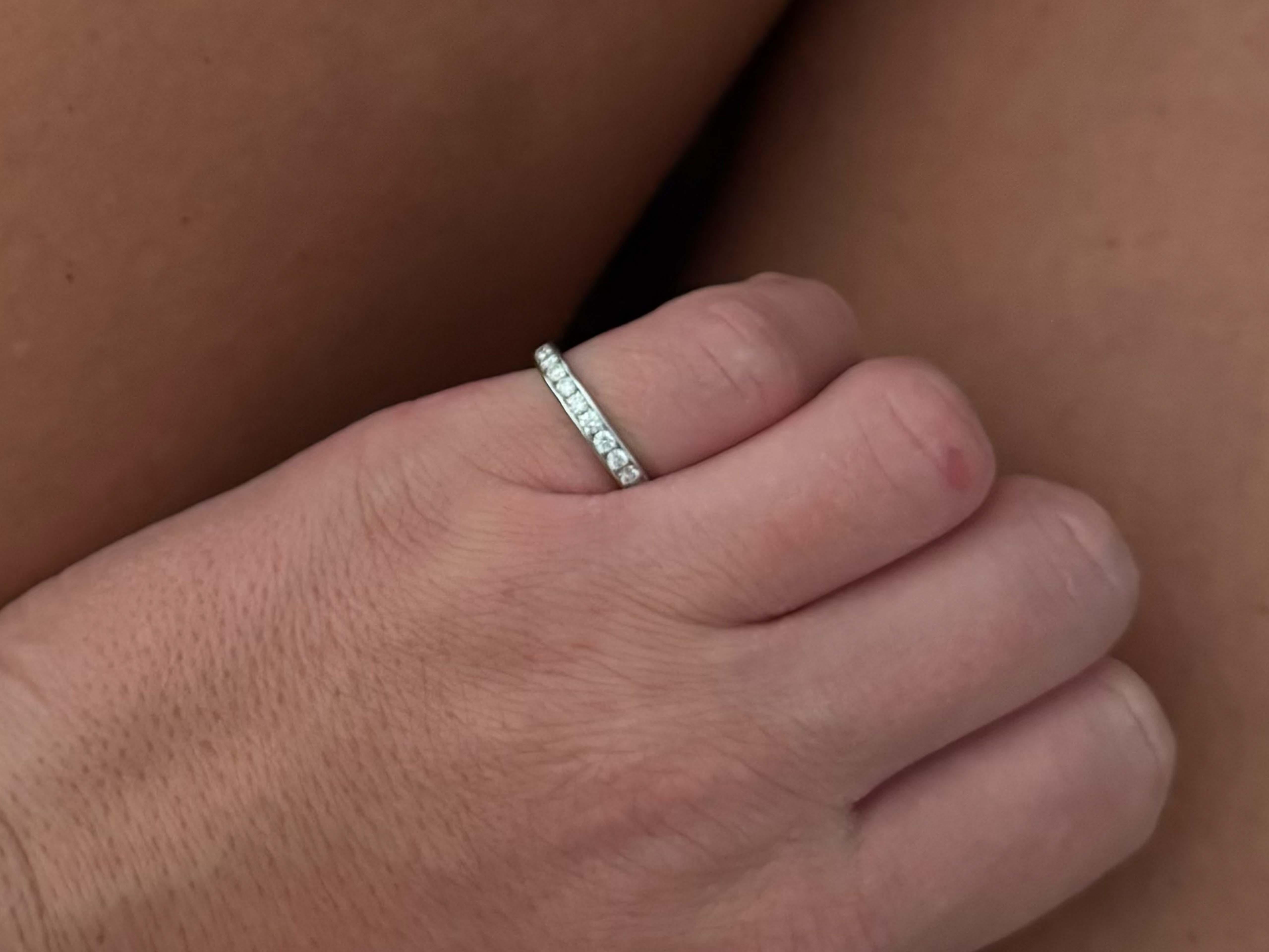 Taglio brillante Tiffany & Co. Fede nuziale in platino in vendita