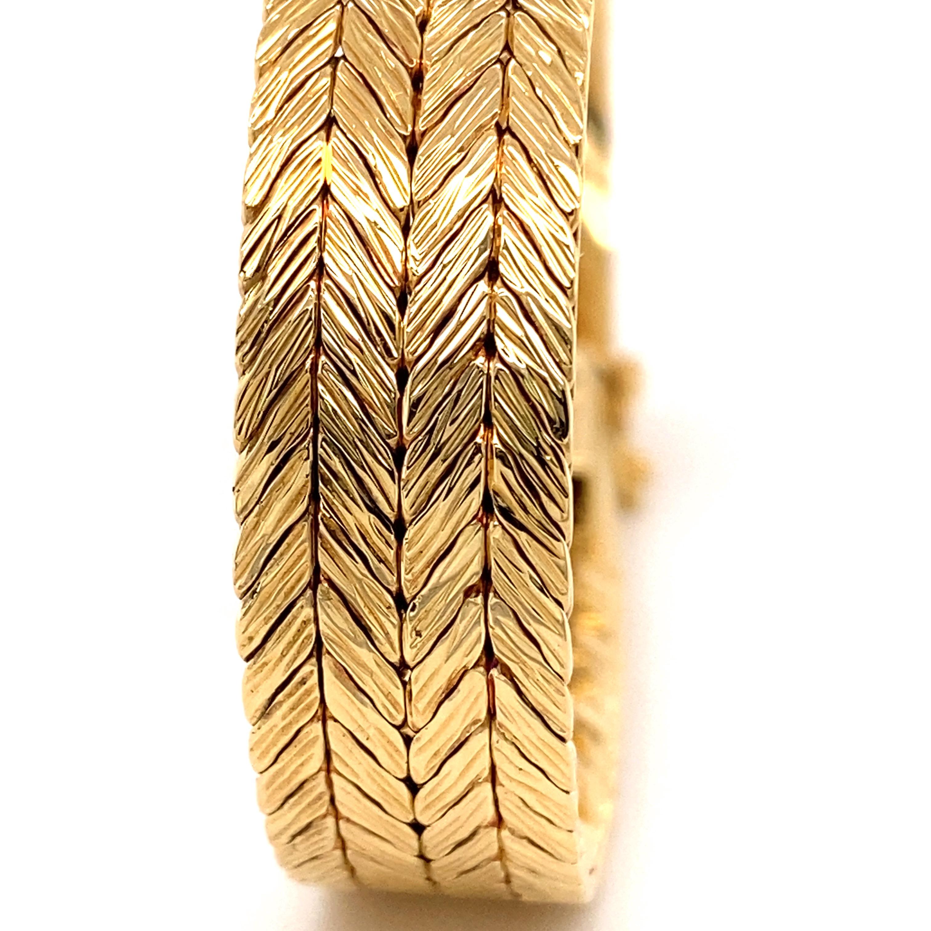 Tiffany & Co. Bracelet tissé à double rangée à chevrons en or jaune 18 carats, Allemagne de l'Ouest Excellent état - En vente à San Diego, CA