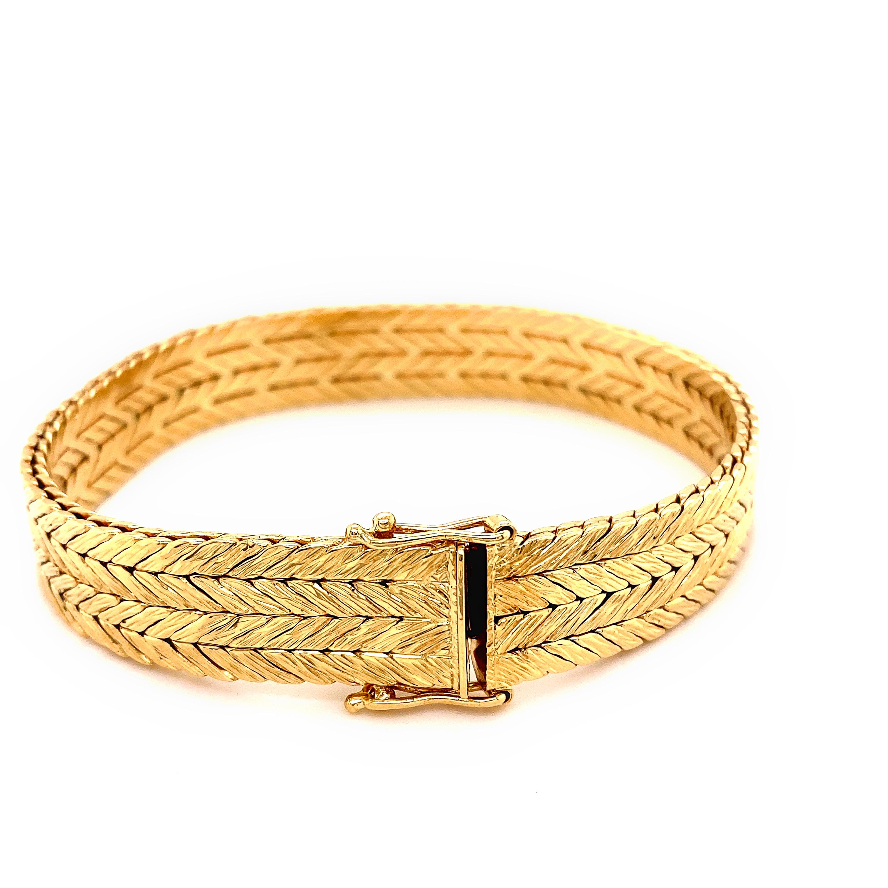 Tiffany & Co. Bracelet tissé à double rangée à chevrons en or jaune 18 carats, Allemagne de l'Ouest en vente 1