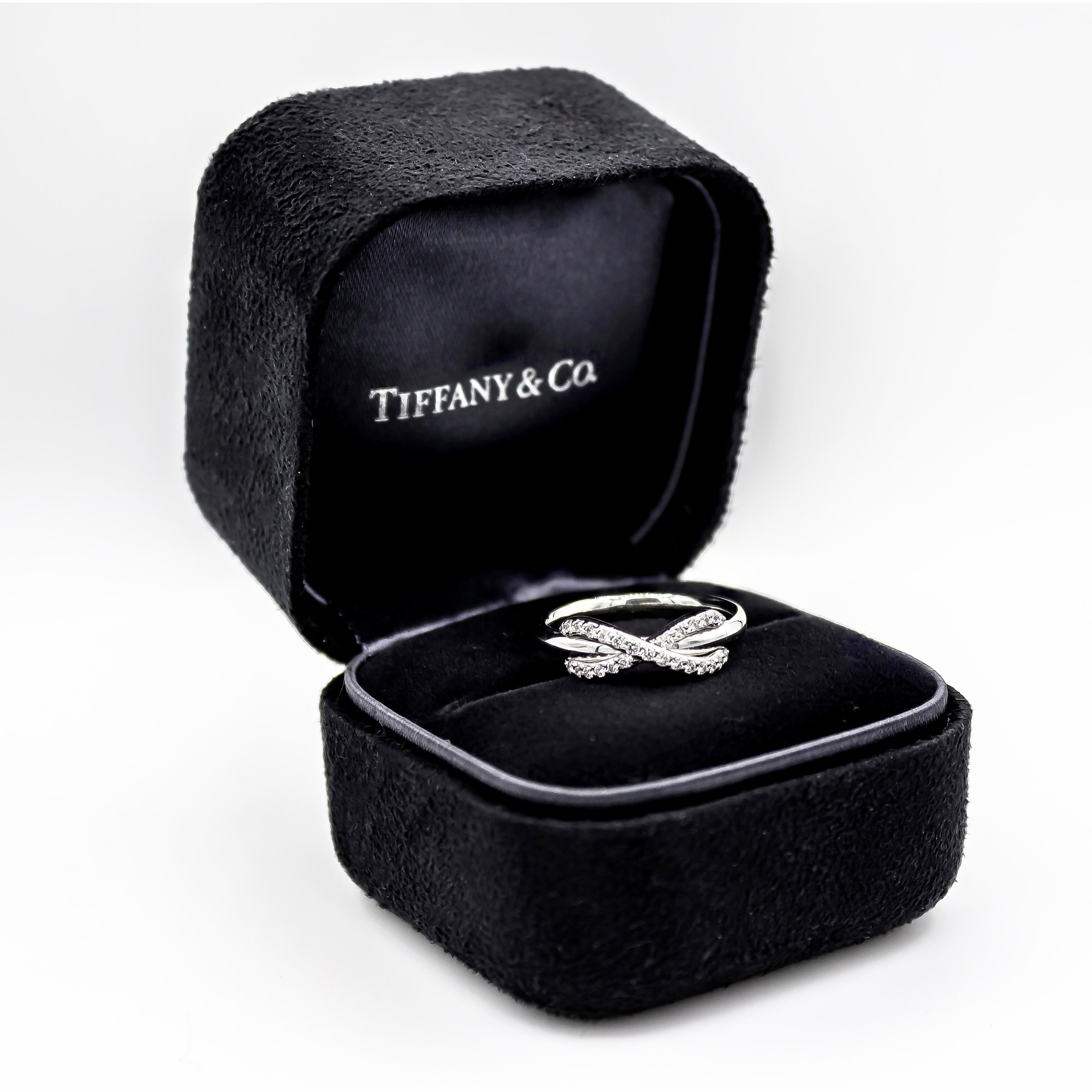 Contemporain Tiffany & Co. Bague Infinity en or blanc et diamants