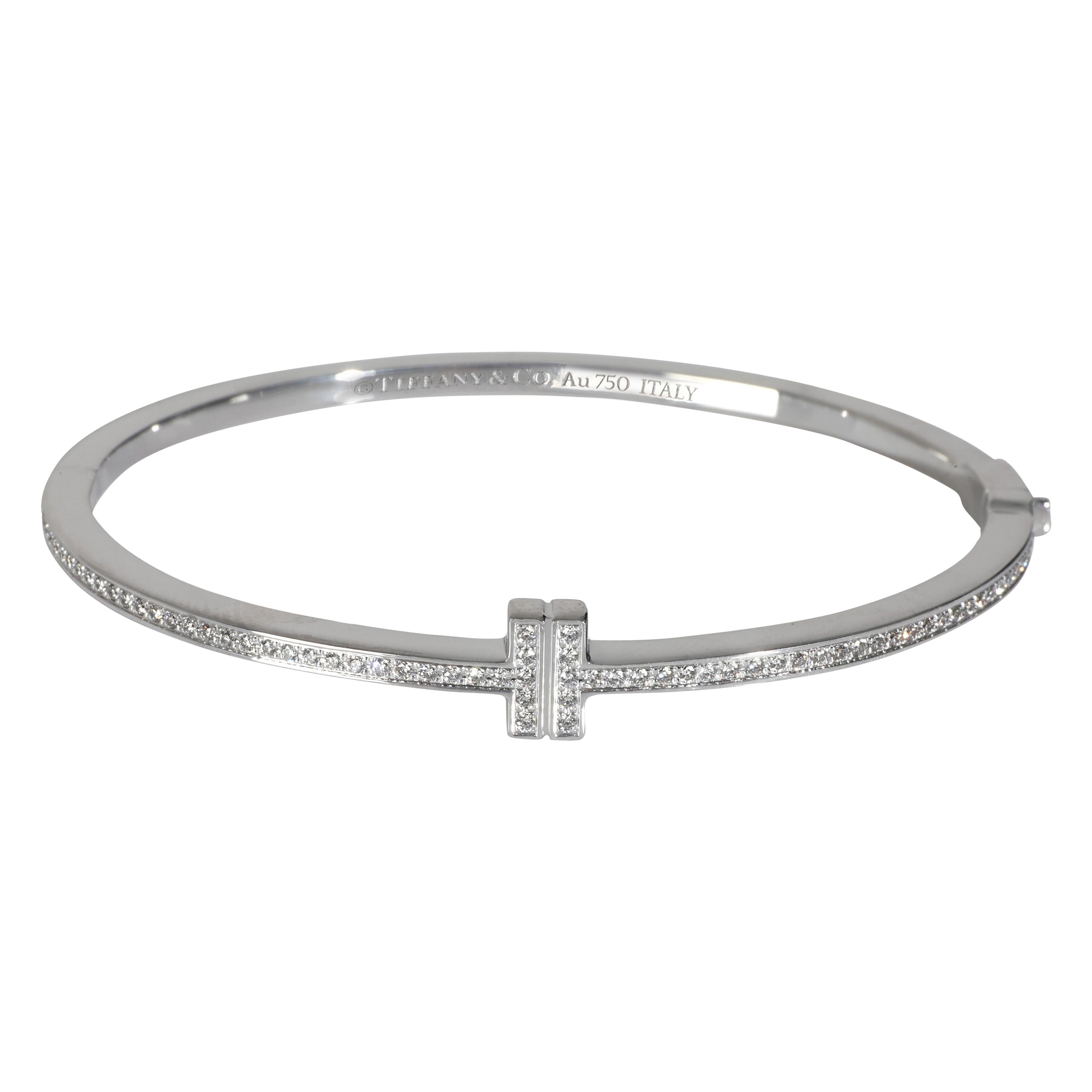 Tiffany & Co. Bracciale a filo incernierato con diamanti Tiffany T in oro bianco