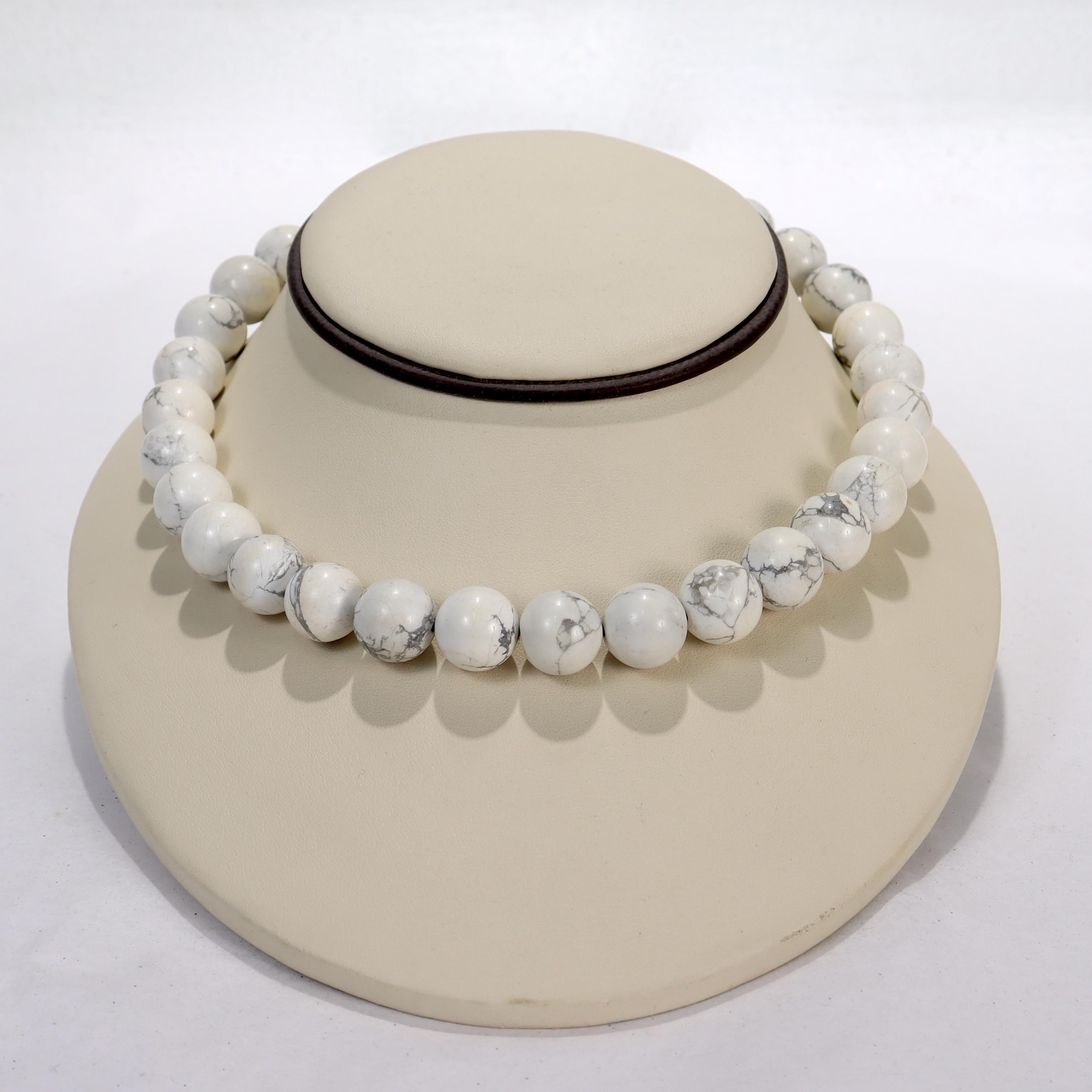 Moderne Tiffany & Co. Collier Princesse en perles de howlite blanche et argent en vente