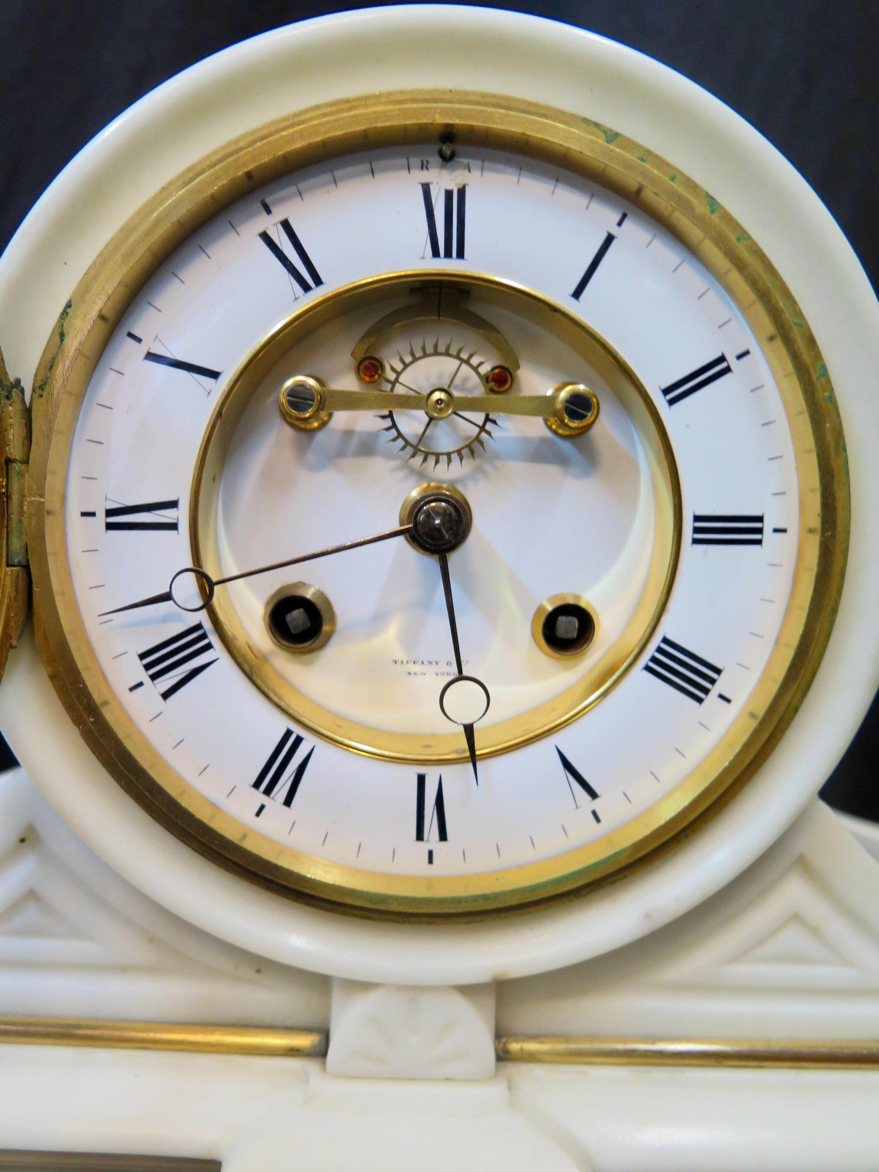 Porcelaine Tiffany & Co. Horloge de manteau en marbre blanc en vente