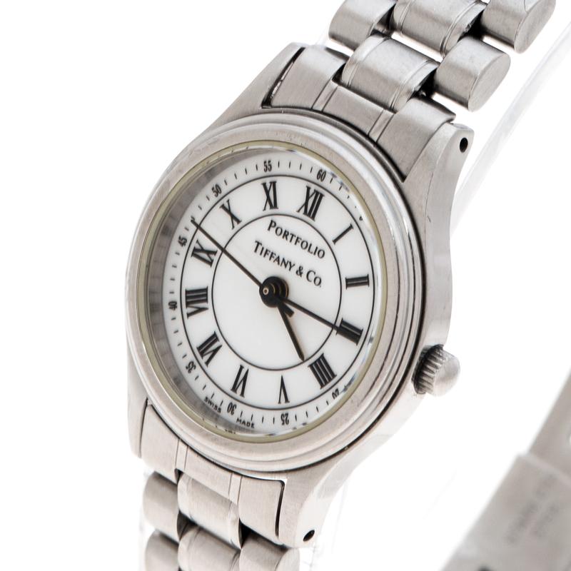 Complete your formal looks with this elegant timepiece from the house of Tiffany & Co. This quartz watch is fitted with a stainless steel bezel and a gorgeous white dial that features the brand name. Comfortable to wear with a sturdy bracelet strap,