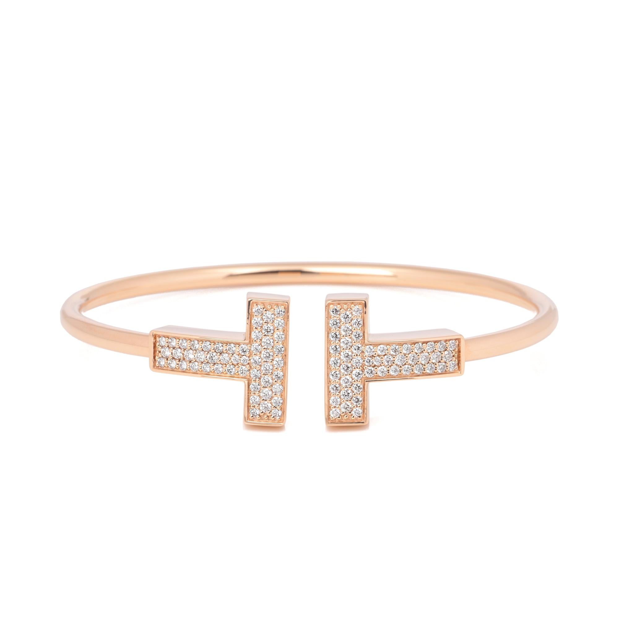 UVP	£9,400
ITEM-ZUSTAND	Ausgezeichnet
HERSTELLER	Tiffany & Co.
MODELL	Tiffany T
GENDER	Frauen
BEGLEITET VON	Box und Kopie der E-Mail-Quittung
ARMBANDBREITE	maximal 20mm
LÄNGE DES ARMBANDS	16cm
GESAMTGEWICHT	16g
KARATGEWICHT DES
