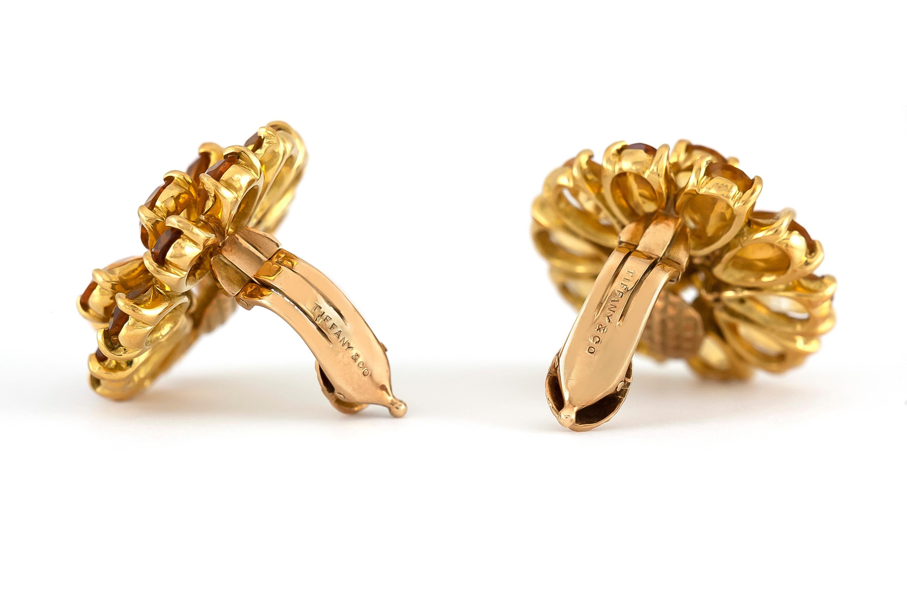 The earrings is finely crafted in 18k yellow gold with citrine and diamonds weighing approximately total of 0.50 carat.
Signed Tiffany & Co.
length 2.50 cm
width 2.50 cm