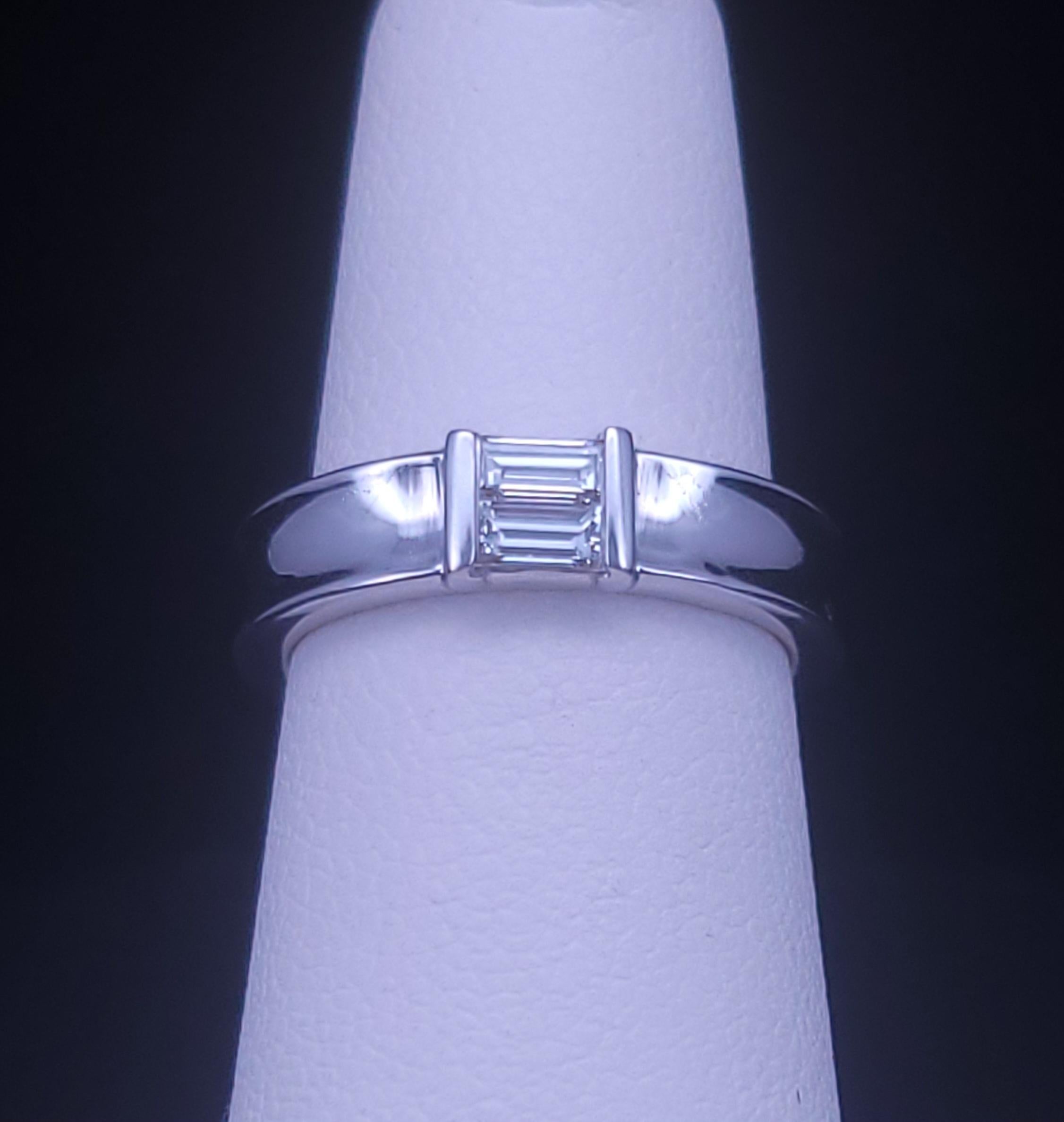 TIFFANY & CO Anillo de diamantes para mujer en oro blanco de 18k Talla 5 en venta 3