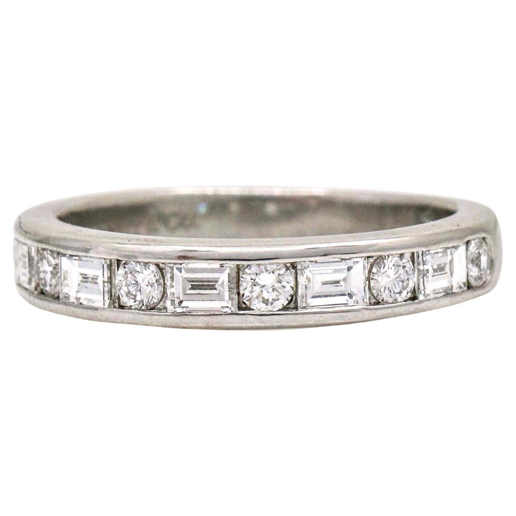 Tiffany & Co. Runder Baguette-Diamant-Ring für Damen aus Platin