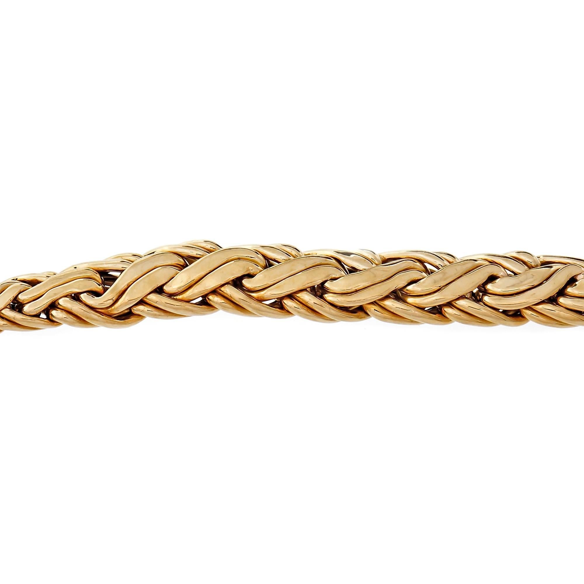 Tiffany & Co woven graduated 18k yellow gold. 16-inch link necklace.

18k yellow gold
Tested: 18k
Stamped: 750
38.7 grams
Length: 16 inches – Width: 9.25mm – Depth: 5.05mm
